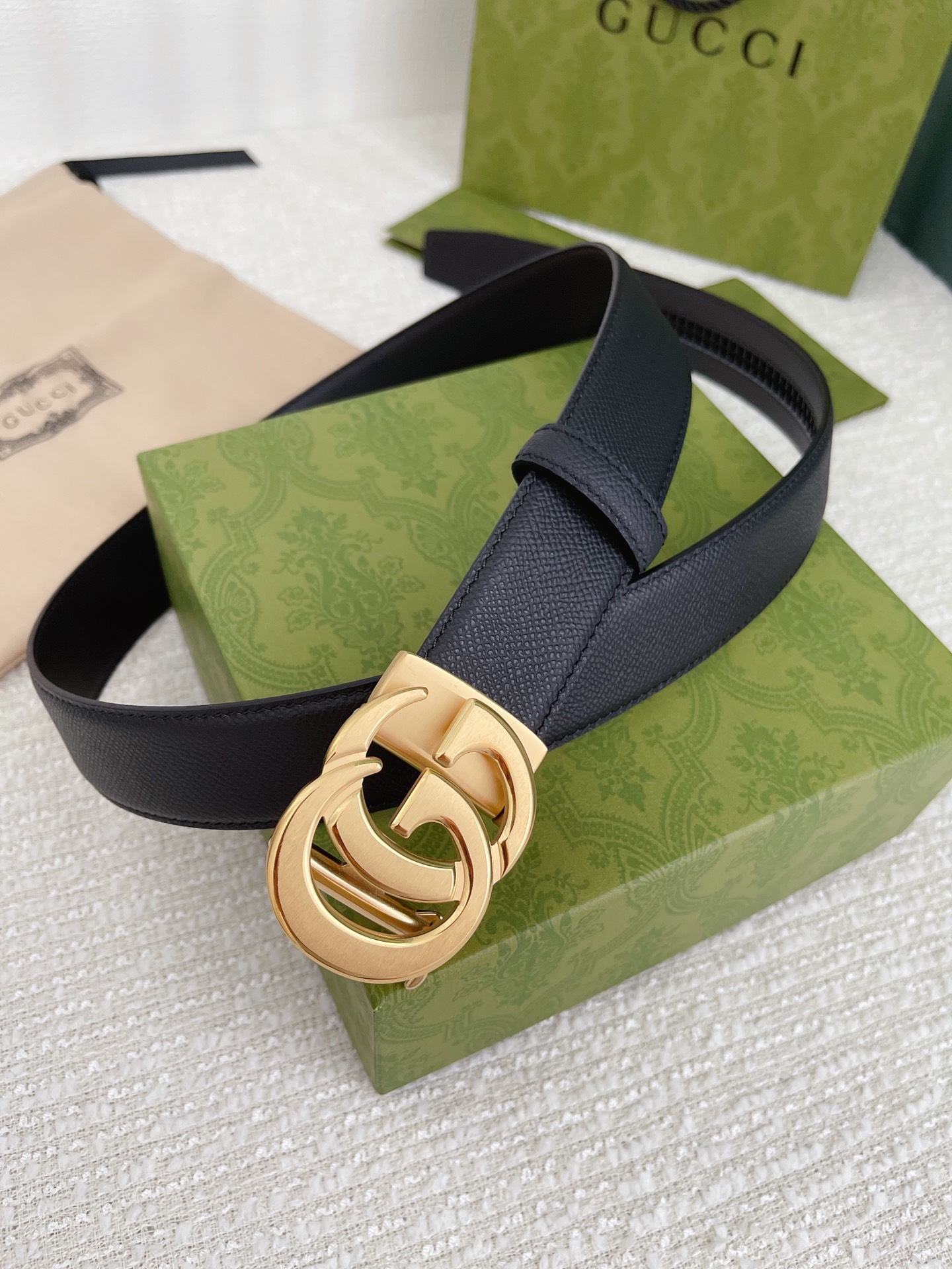 Gucci古奇男士自动扣平滑款宽度35MM精品钢质五金搭配双面头层牛皮腰带长度可自由裁剪