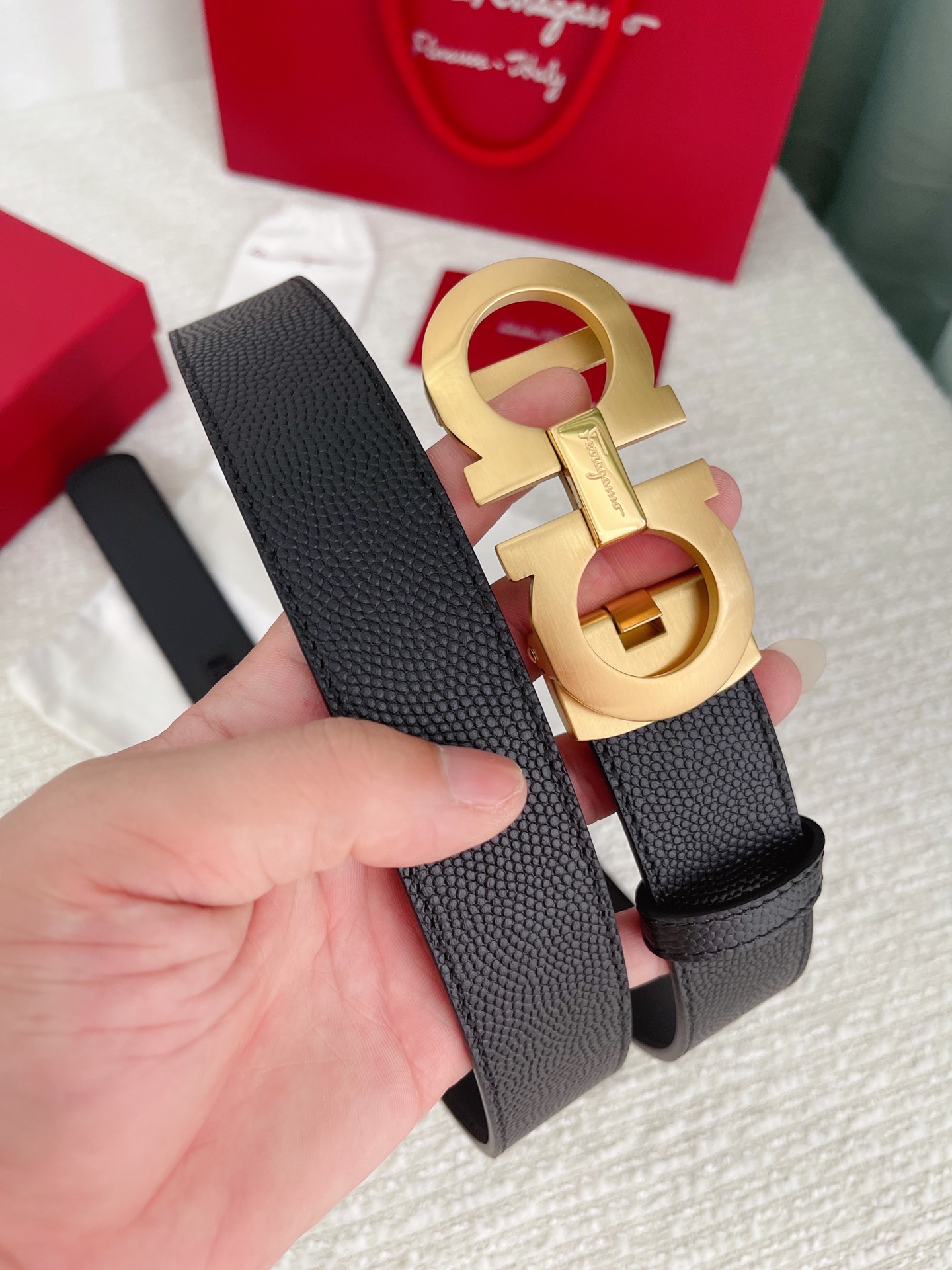 Ferragam菲拉格慕男士自动扣平滑款宽度35MM精品钢质五金搭配双面头层牛皮腰带长度可自由裁剪