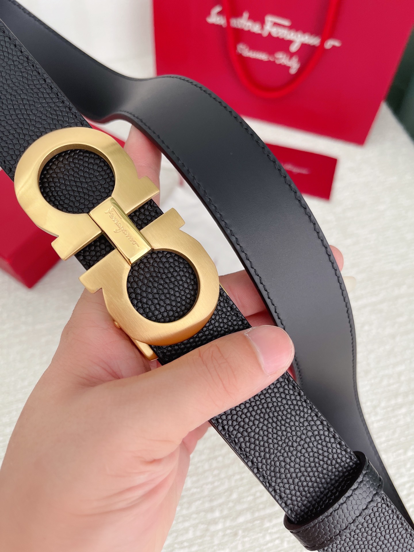 Ferragam菲拉格慕男士自动扣平滑款宽度35MM精品钢质五金搭配双面头层牛皮腰带长度可自由裁剪