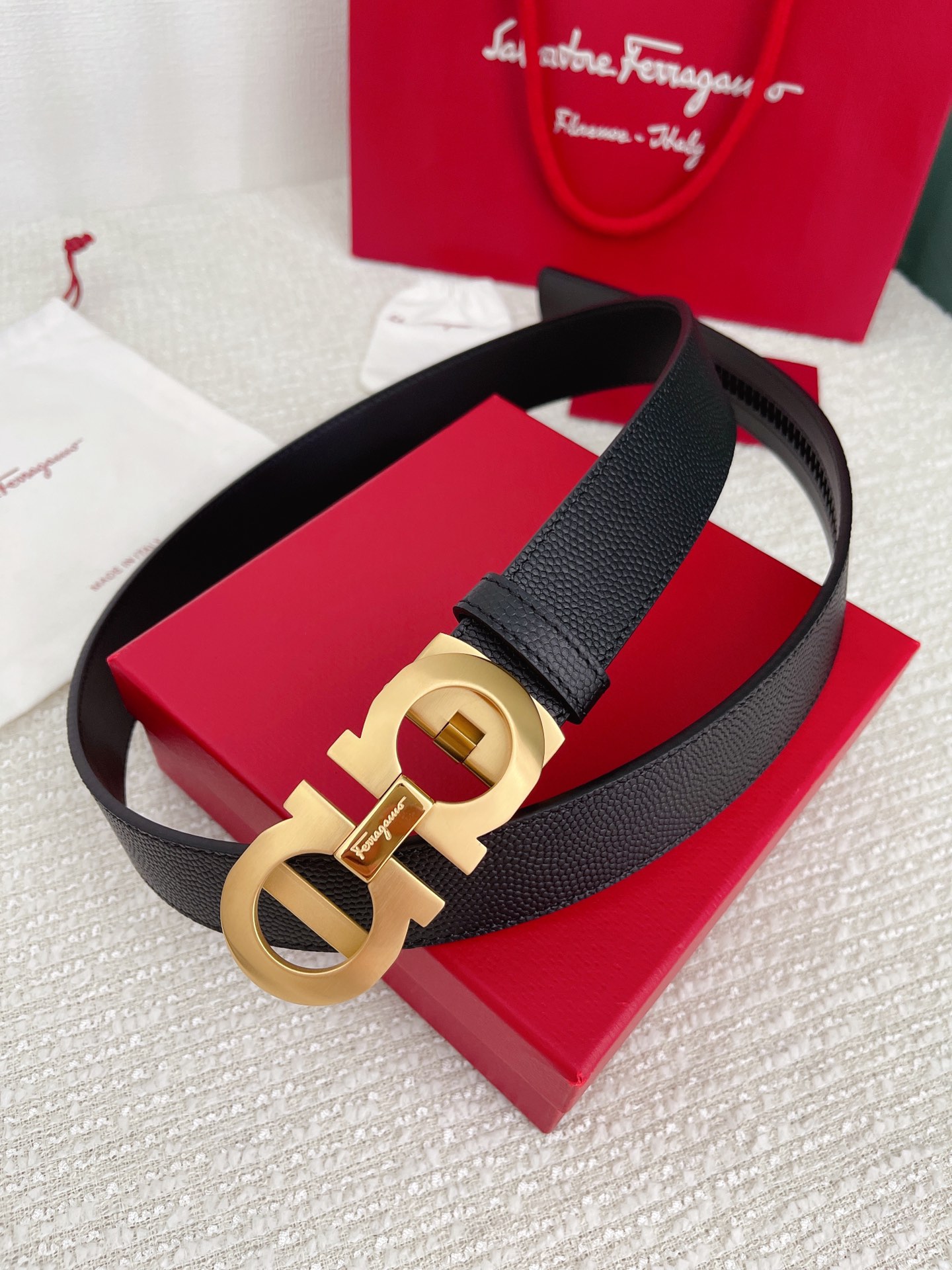 Ferragam菲拉格慕男士自动扣平滑款宽度35MM精品钢质五金搭配双面头层牛皮腰带长度可自由裁剪