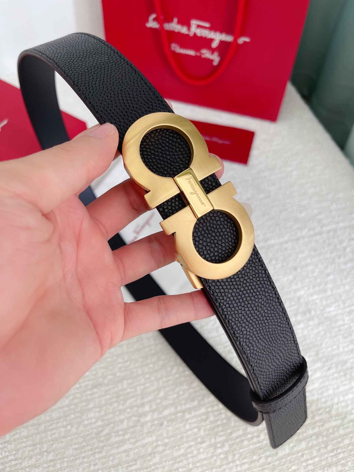 Ferragam菲拉格慕男士自动扣平滑款宽度35MM精品钢质五金搭配双面头层牛皮腰带长度可自由裁剪
