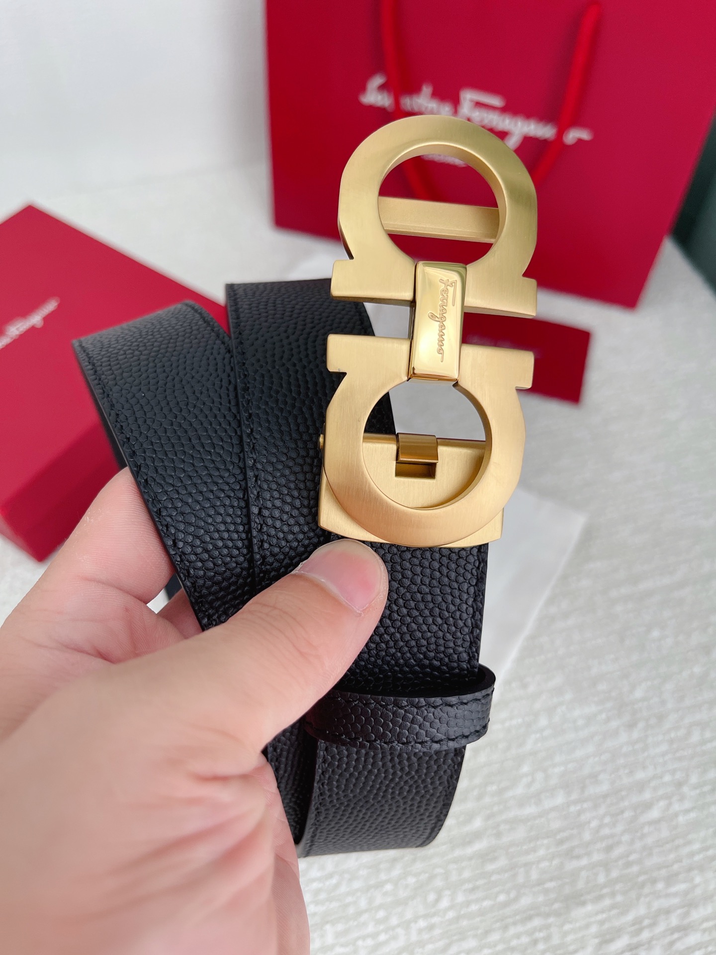 Ferragam菲拉格慕男士自动扣平滑款宽度35MM精品钢质五金搭配双面头层牛皮腰带长度可自由裁剪