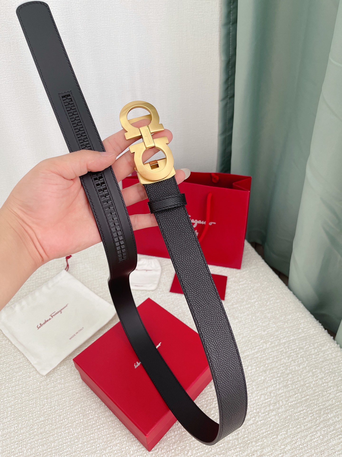 Ferragam菲拉格慕男士自动扣平滑款宽度35MM精品钢质五金搭配双面头层牛皮腰带长度可自由裁剪