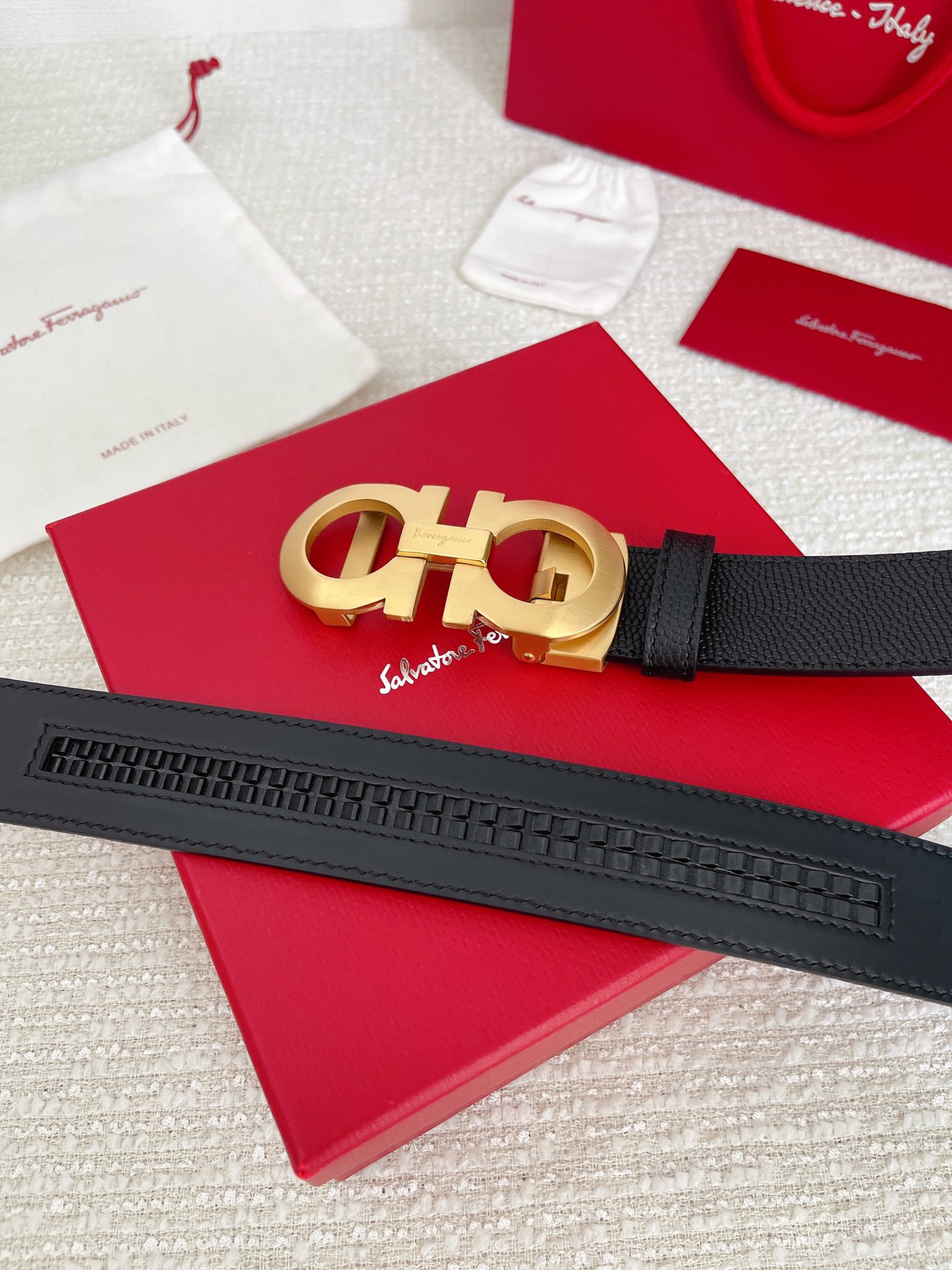 Ferragam菲拉格慕男士自动扣平滑款宽度35MM精品钢质五金搭配双面头层牛皮腰带长度可自由裁剪