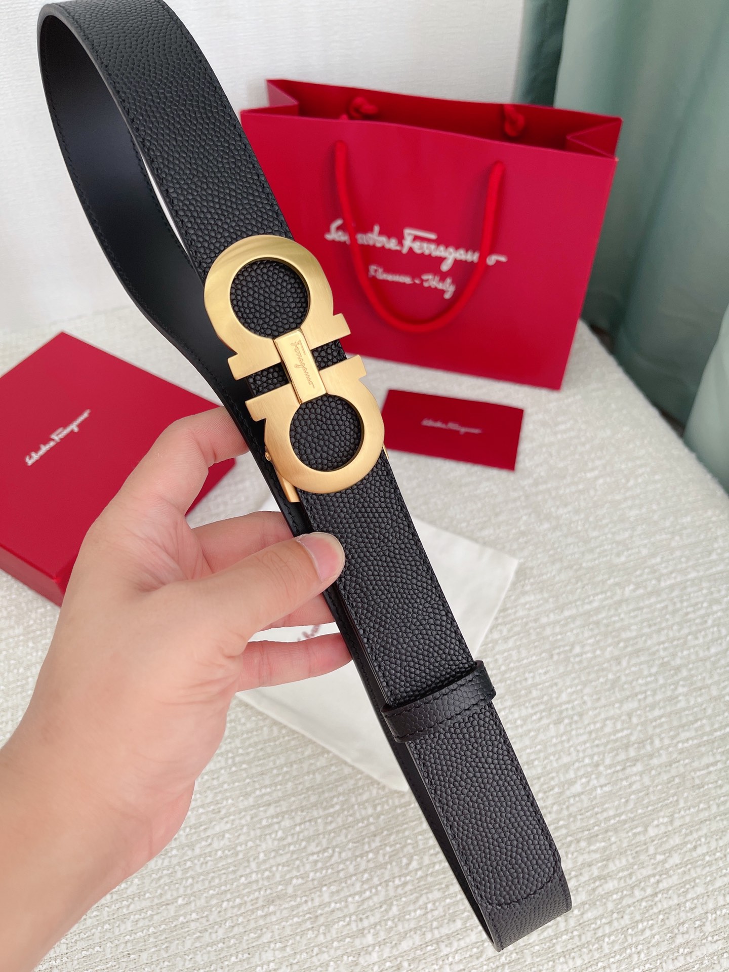 Ferragam菲拉格慕男士自动扣平滑款宽度35MM精品钢质五金搭配双面头层牛皮腰带长度可自由裁剪