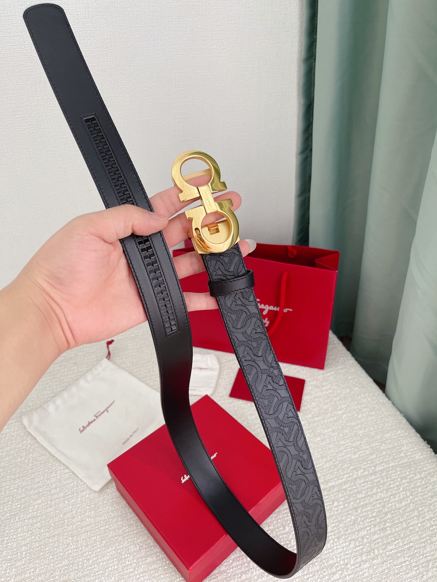 Ferragam菲拉格慕男士自动扣平滑款宽度35MM精品钢质五金搭配双面头层牛皮腰带长度可自由裁剪