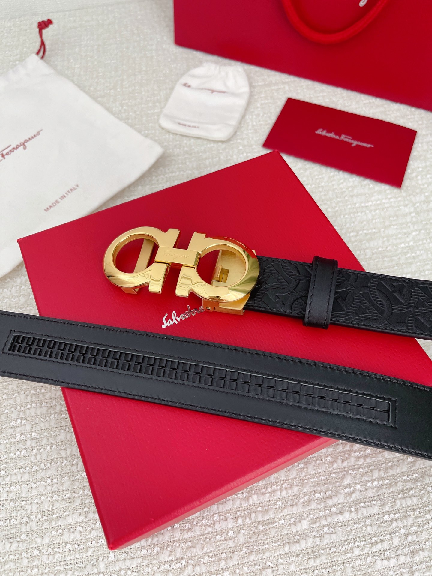 Ferragam菲拉格慕男士自动扣平滑款宽度35MM精品钢质五金搭配双面头层牛皮腰带长度可自由裁剪