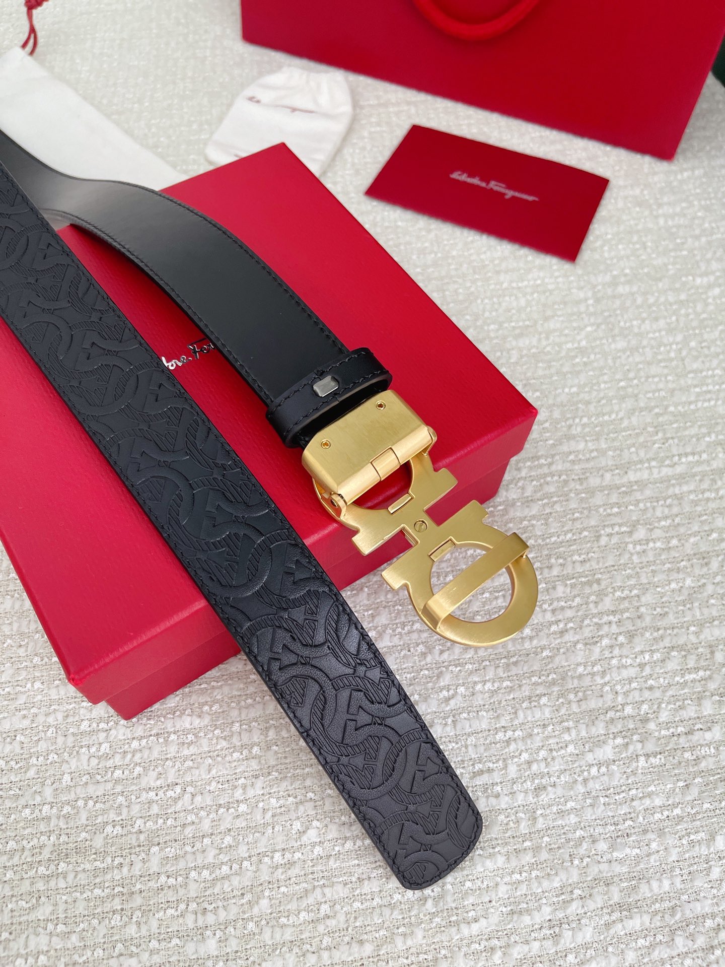 Ferragam菲拉格慕男士自动扣平滑款宽度35MM精品钢质五金搭配双面头层牛皮腰带长度可自由裁剪