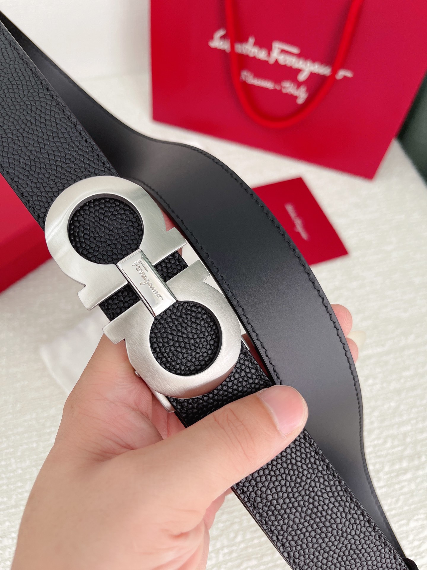 Ferragam菲拉格慕男士自动扣平滑款宽度35MM精品钢质五金搭配双面头层牛皮腰带长度可自由裁剪
