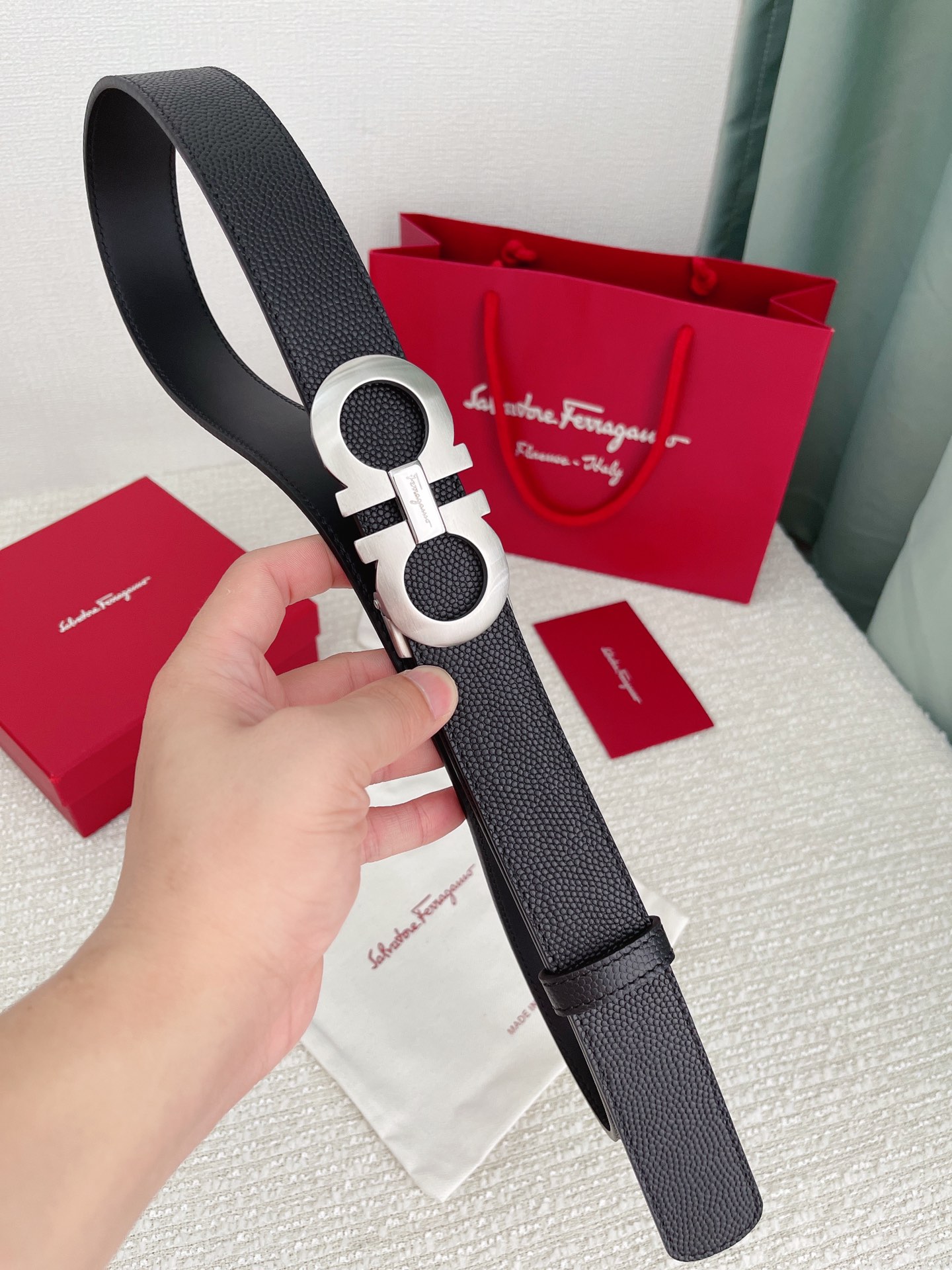 Ferragam菲拉格慕男士自动扣平滑款宽度35MM精品钢质五金搭配双面头层牛皮腰带长度可自由裁剪