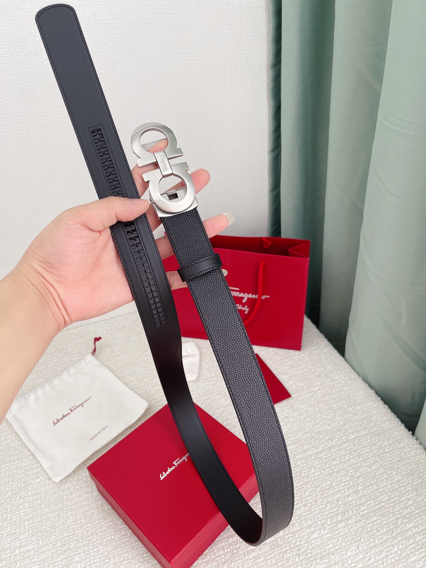 Ferragam菲拉格慕男士自动扣平滑款宽度35MM精品钢质五金搭配双面头层牛皮腰带长度可自由裁剪