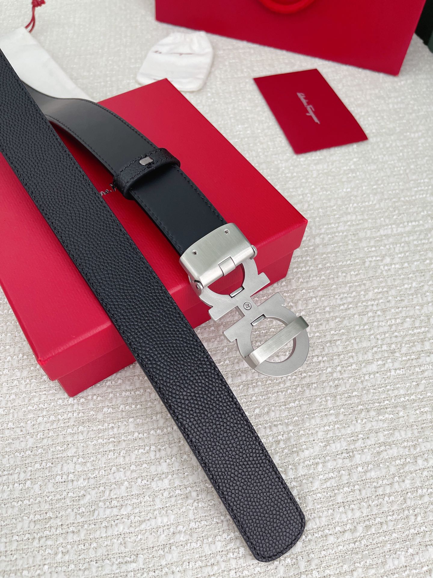 Ferragam菲拉格慕男士自动扣平滑款宽度35MM精品钢质五金搭配双面头层牛皮腰带长度可自由裁剪