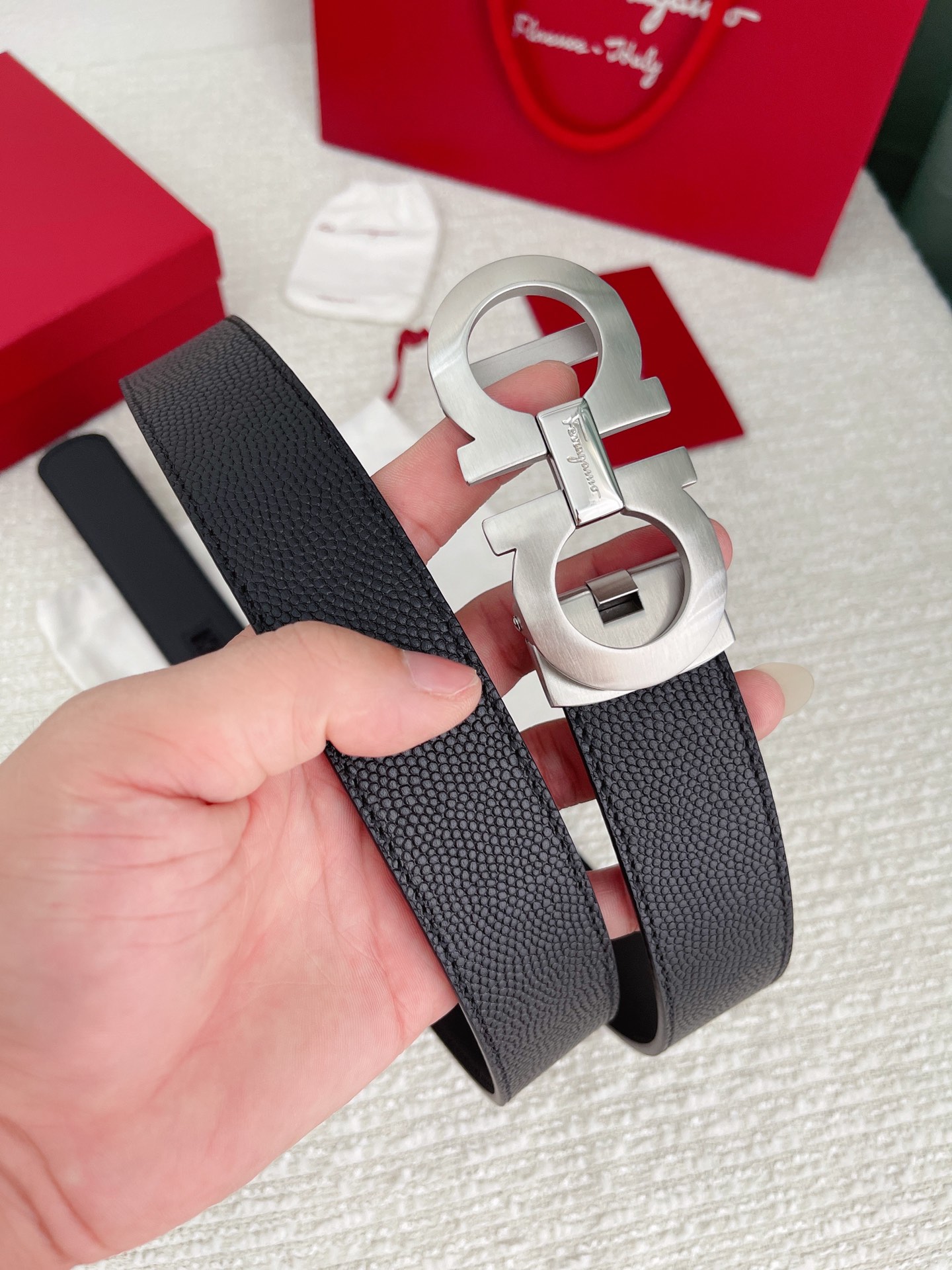 Ferragam菲拉格慕男士自动扣平滑款宽度35MM精品钢质五金搭配双面头层牛皮腰带长度可自由裁剪