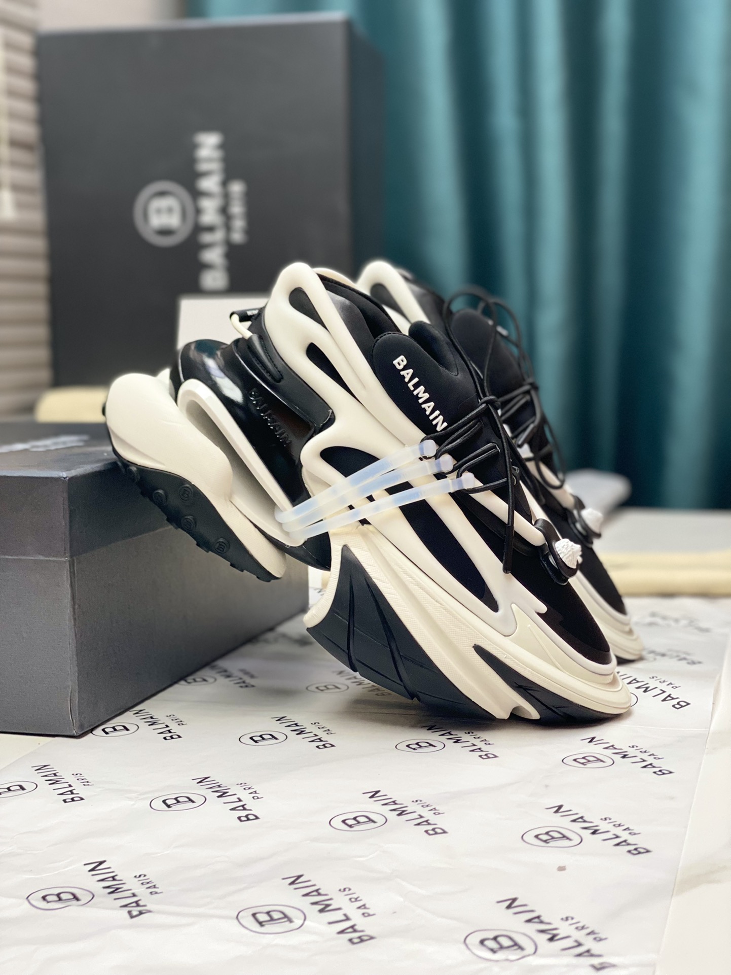 Balmain New Pure Spaceship Sport Shoes: Original Tailored Accessories, Fine Embroidery, TPU Air Vent.