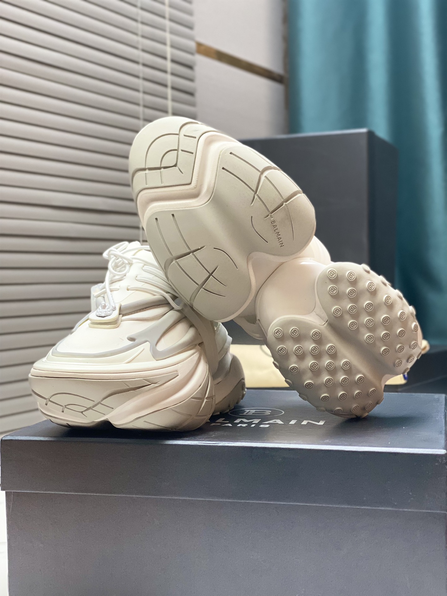 “Balman New Pure Spaceship Sport Shoes: High-Quality Original Design, Various Sizes Available” - 图片 4