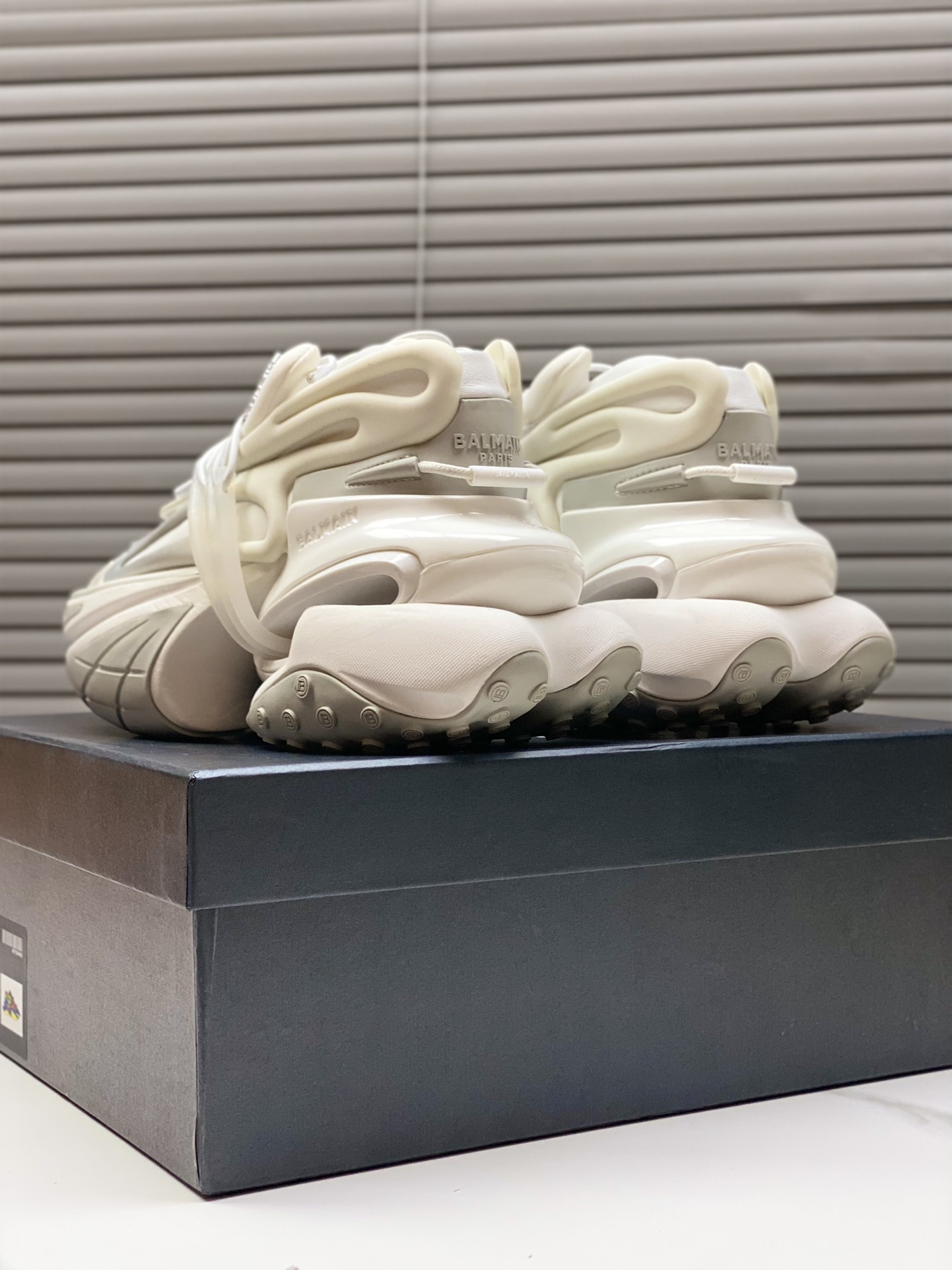 “Balman New Pure Spaceship Sport Shoes: High-Quality Original Design, Various Sizes Available” - 图片 8