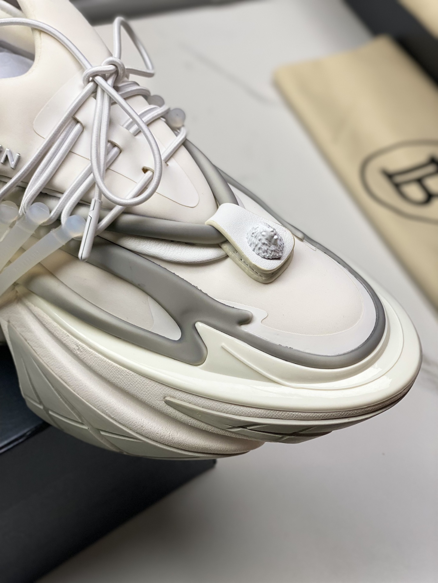 “Balman New Pure Spaceship Sport Shoes: High-Quality Original Design, Various Sizes Available” - 图片 7