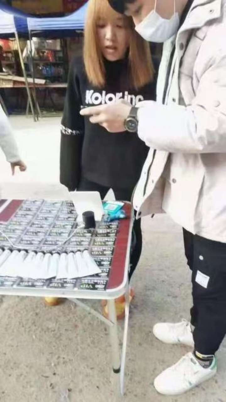 🇨🇳影视卡不知道怎么卖？卖给谁？
①.实体卡可摆摊销售！
②.实体店搞活动促销赠品！
③.传统V商团队用来引流！
④.各类优惠券平台拿来吸粉！
⑤.掏宝、天猫好评返现卡！