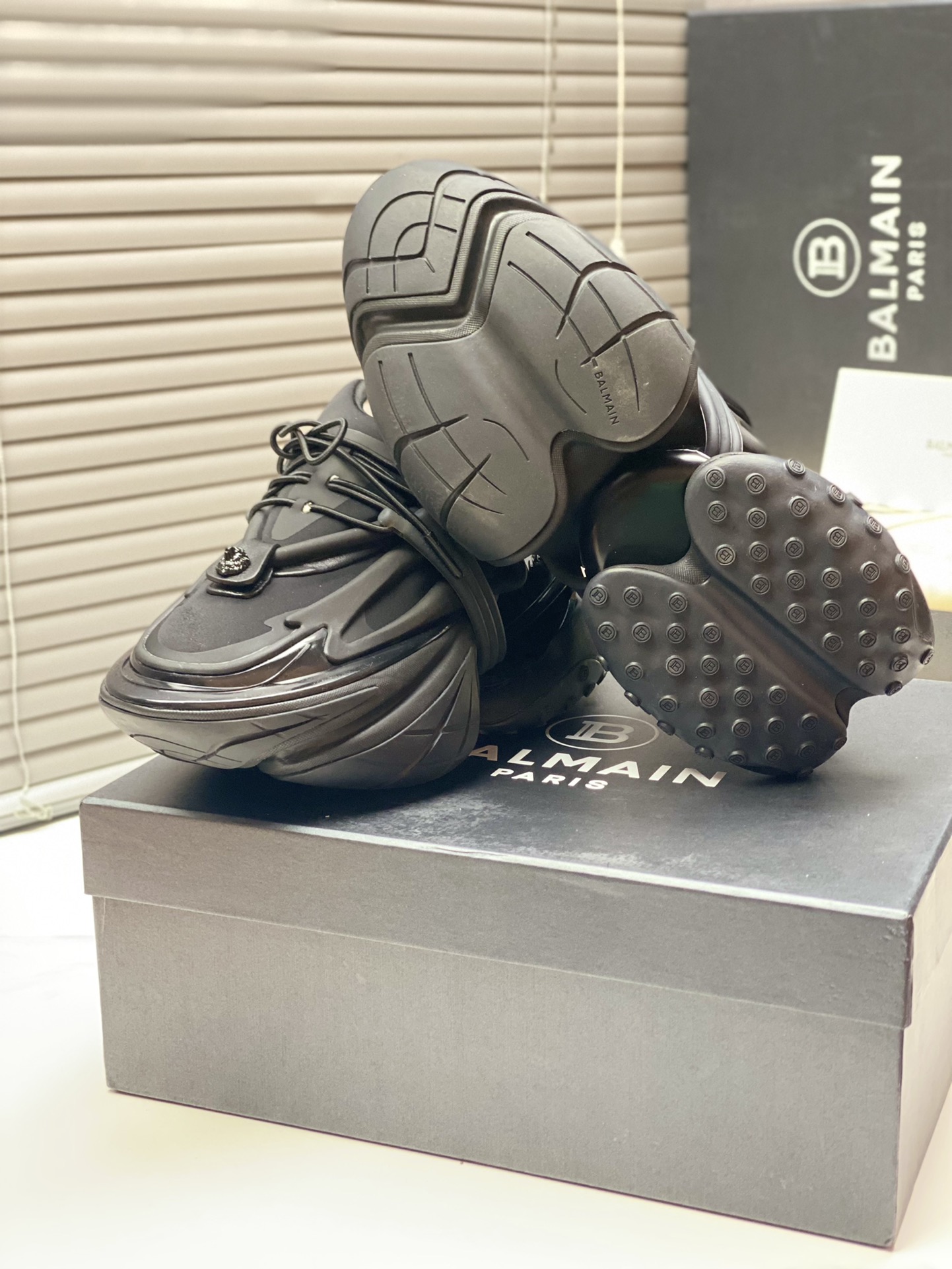 “Balman New Pure Spaceship Sport Shoes: Fine Craftsmanship, Original Design, Various Sizes” - 图片 4
