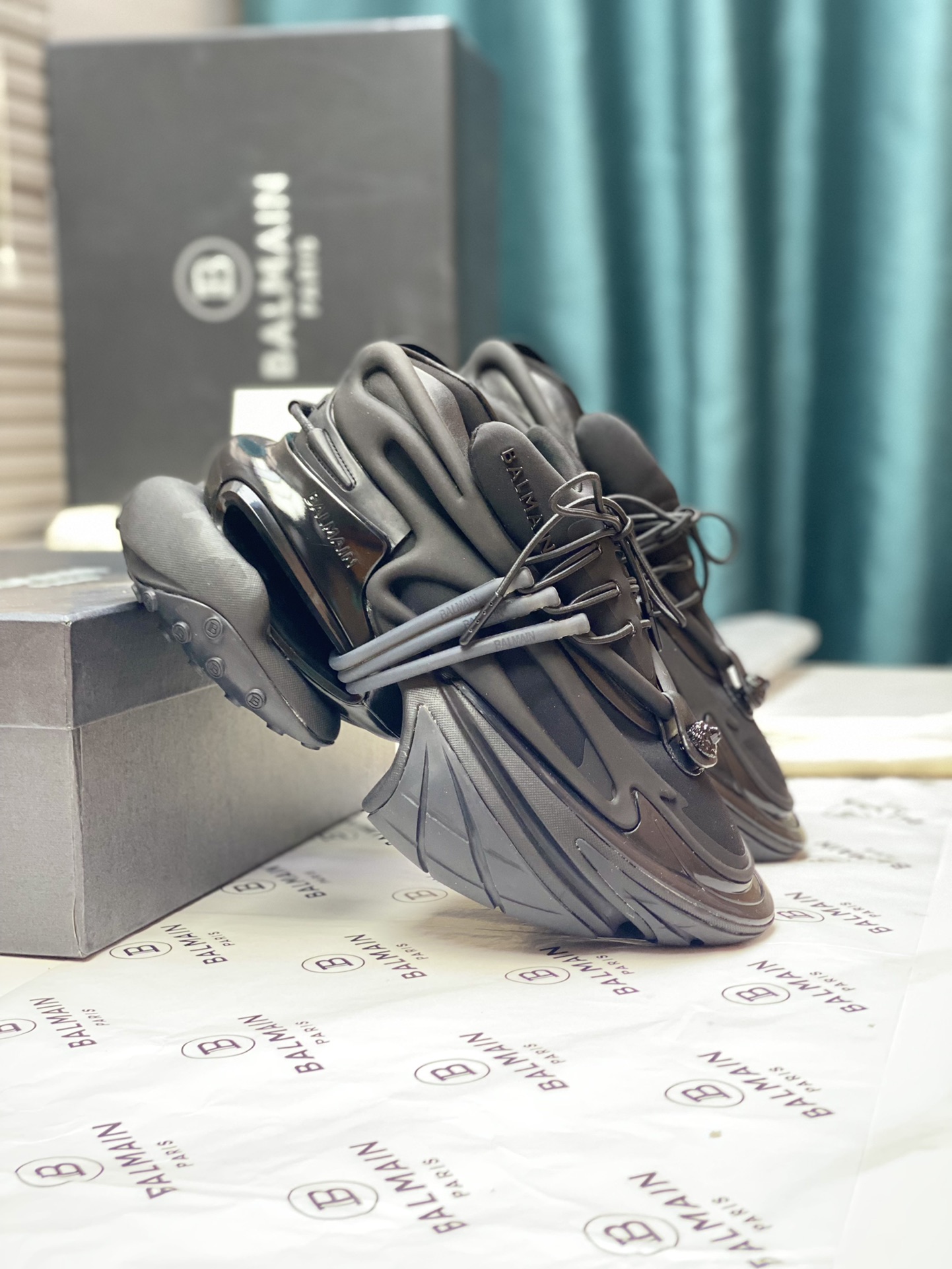 “Balman New Pure Spaceship Sport Shoes: Fine Craftsmanship, Original Design, Various Sizes” - 图片 1