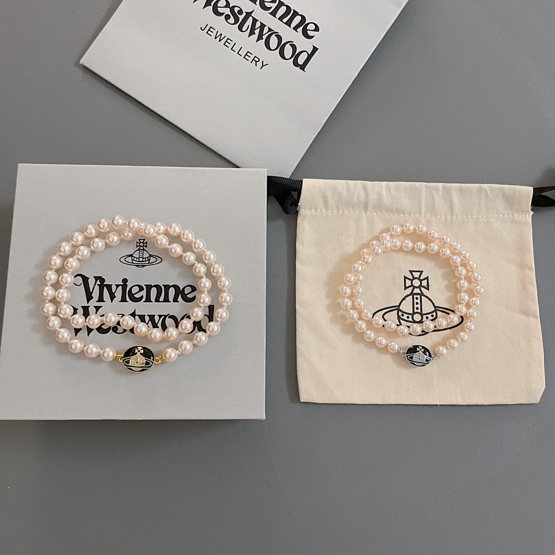 NO:632674,88220【VivienneWestwood】Lisa’s same style is a must-have!  It's so beautiful, baby, what is a happy planet? Come on, this is a happy planet!  Beautiful limited edition enamel pearl necklace!  Gold and black and silver and black colors!  , highly recommended, must enter, close your eyes and enter!  Magnetic buckle design, double-sided wear, so exciting. It is recommended to buy two pairs. They can be stacked or connected to be worn as a long chain. It is amazing. The pure crown ball is a classic symbol. The shining rings of Saturn outline the future as the waves circulate, opening up a new encounter with the future!  We use specific Swarovski pearls, not just any plastic beads on the market!  When you get it, you can completely feel its texture, feel and gloss. The combination of Saturn and black enamel adds a lot of cool and fashionable beauty, making the punk look a little girly at the same time, bringing a group of fashion fans with it!  It’s really beautiful, can be salty or sweet, pure or delicious!  I fell in love at first sight, it is definitely a leader in the 'practical + high-end' world, an absolute yyds, an absolute treasure, a timeless pearl necklace!  ,,necklace,Cardia high-end jewelry1986090988220【VivienneWestwood】Lisa同款一定要入！太绝美了宝宝,什么是快乐星球,来,这就是快乐星球！绝美限定搪瓷珐琅珍珠项链！金黑跟银黑两个颜色！,重磅推荐,一定要入,闭眼入！磁扣设计,双面佩戴,太让人心动了超级建议入两条,可以叠戴还可以两条连接当长链佩戴太绝了纯粹王冠球是经典的象征,闪耀土星环勾勒未来波光流转间,开启一场与未来的崭新际遇！我们采用特定施华洛珍珠,而非市面上随随便便用个塑料珠子就做出来的！拿到手完完全全可以感受到它的质感,手感,光泽感超nice土星搭配黑色珐琅增添不少冷艳时髦的俏丽模样,使得朋克同时又有点小少女,自带一群时尚粉！真的敲好看,可盐可甜,可纯可欲！一眼便钟情,绝对是“实用+高级”界的杠把子,绝对的yyds,绝对的宝藏永不过时的珍珠项链！,,necklace,卡迪亚高端饰品,Jewelry