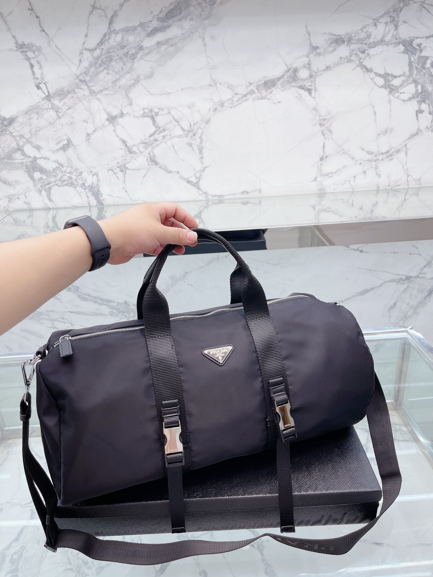 K0 Adidas 联名包 旅行包 Adidas 再次携手联名、首次推出成衣系列、由 Adidas 设计、起重新探索 adidas for Re- Nylon 再生尼龙系列 尺寸50 25cm