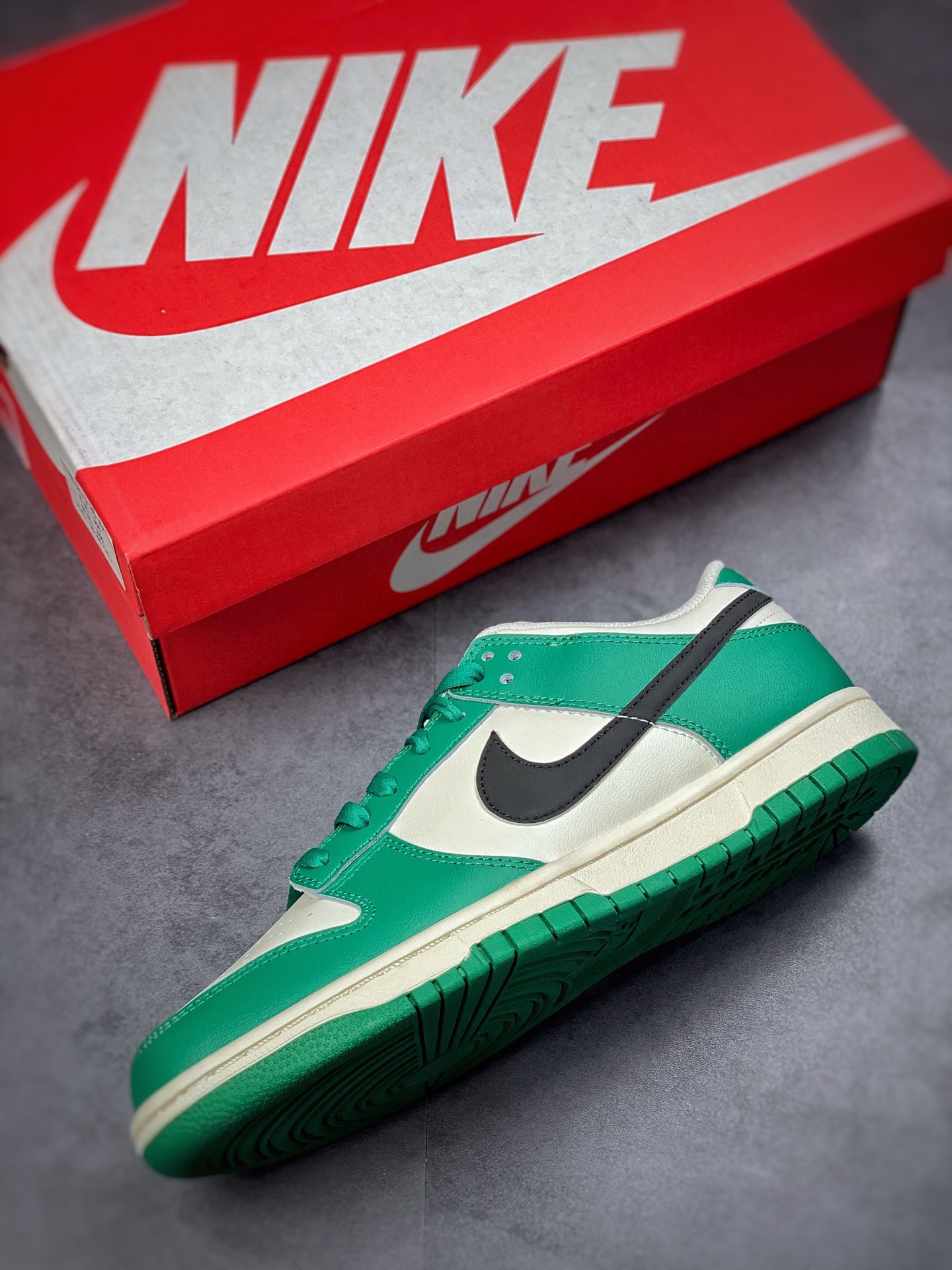 300 Nike Dunk Low SE Lottery 绿白色 彩票 DR9654-100-莆田鞋,莆田鞋货源,高仿鞋,高仿鞋货源,安福档口,莆田高仿鞋,莆田鞋批发,高仿鞋批发,莆田高仿运动鞋,高仿运动鞋,莆田运动鞋 300 Nike Dunk Low SE Lottery 绿白色 彩票 DR9654-100