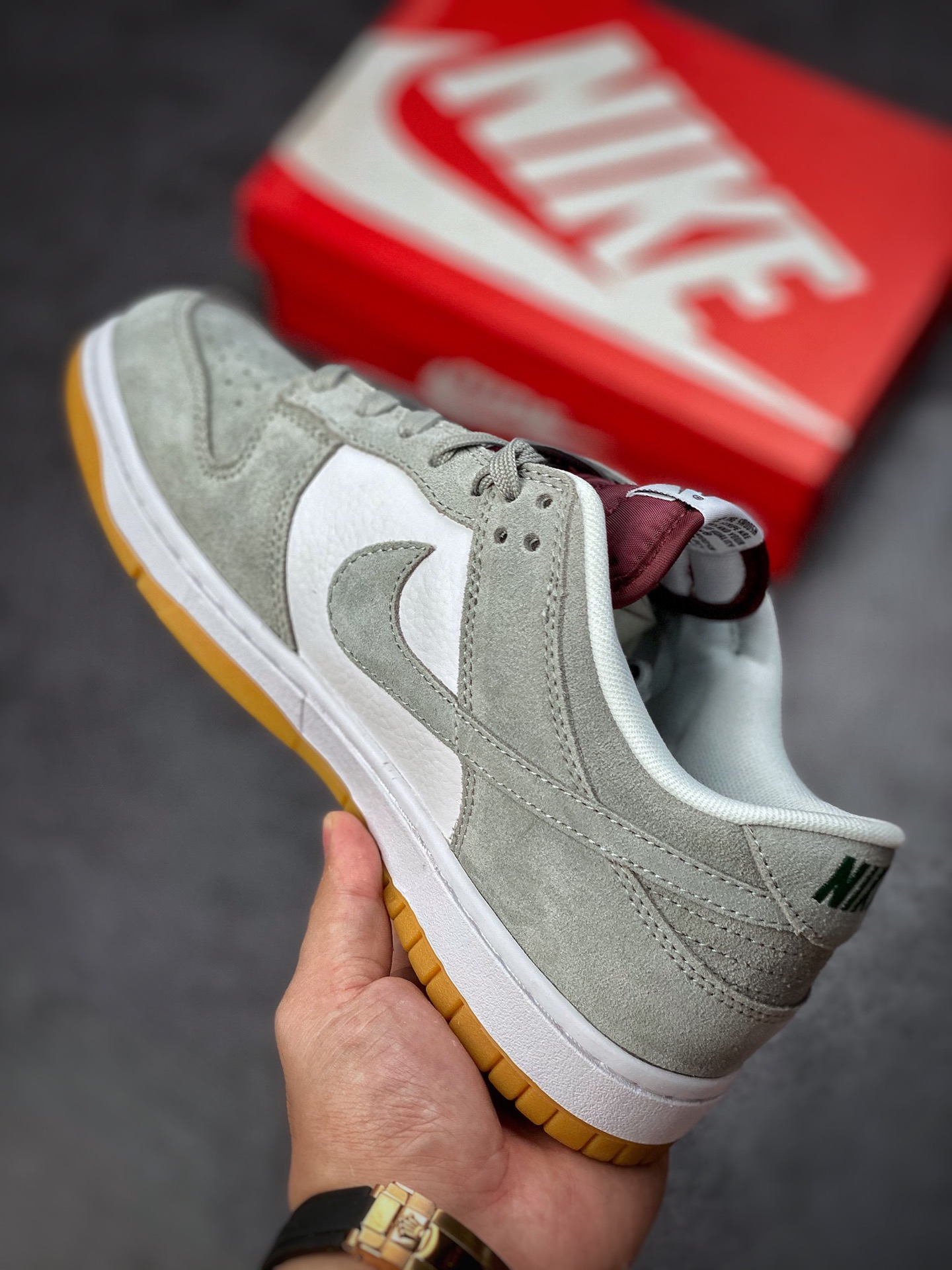 200 Nike SB Dunk Low 翻毛灰白生胶 DO7412-995-莆田鞋,莆田鞋货源,高仿鞋,高仿鞋货源,安福档口,莆田高仿鞋,莆田鞋批发,高仿鞋批发,莆田高仿运动鞋,高仿运动鞋,莆田运动鞋 200 Nike SB Dunk Low 翻毛灰白生胶 DO7412-995