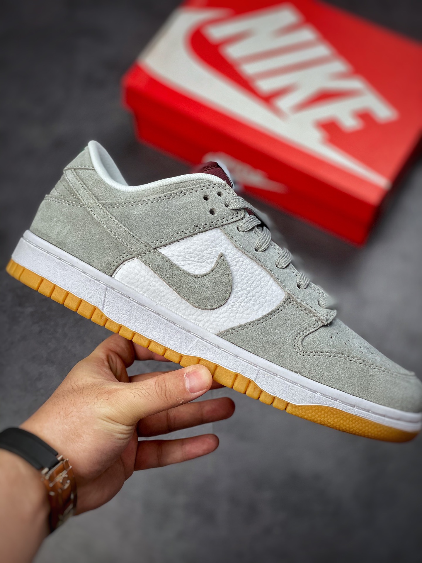 200 Nike SB Dunk Low 翻毛灰白生胶 DO7412-995-莆田鞋,莆田鞋货源,高仿鞋,高仿鞋货源,安福档口,莆田高仿鞋,莆田鞋批发,高仿鞋批发,莆田高仿运动鞋,高仿运动鞋,莆田运动鞋 200 Nike SB Dunk Low 翻毛灰白生胶 DO7412-995