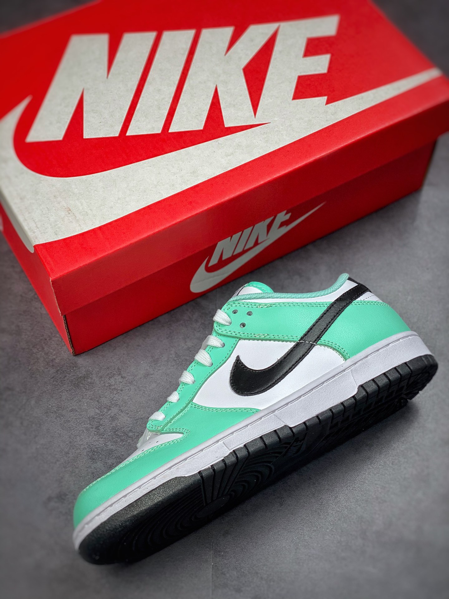 160 Nike SB Dunk Low 白绿黑 DQ6818-002-莆田鞋,莆田鞋货源,高仿鞋,高仿鞋货源,安福档口,莆田高仿鞋,莆田鞋批发,高仿鞋批发,莆田高仿运动鞋,高仿运动鞋,莆田运动鞋 160 Nike SB Dunk Low 白绿黑 DQ6818-002