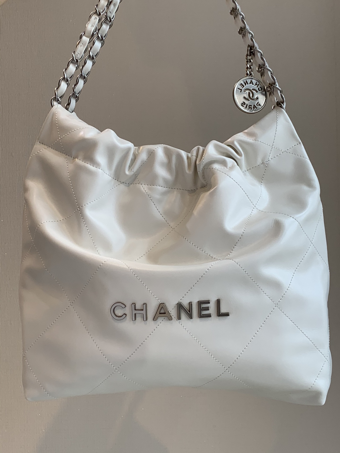 CHANEL Очень вместительная сумка с состаренным логотипом, кожа от оригинального производителя, стёганый узор, сумка года, шоппер, импортная коровья кожа