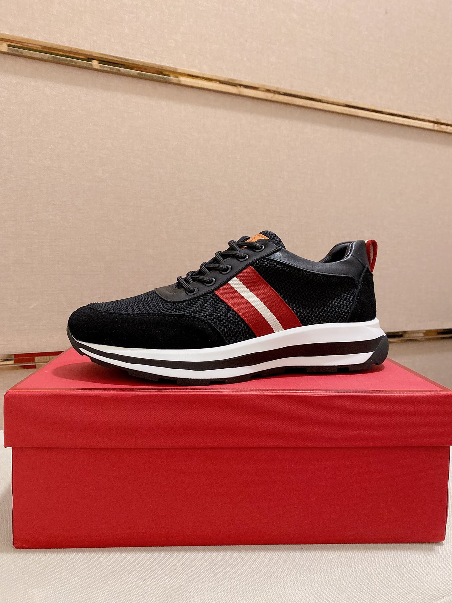 I5 BALLY 巴利官网 鞋面: 进口头层牛皮 内里:进口羊皮内里，。独家原版复刻，原版大底开模 高端定制专柜复刻经得起时间的验证 欢迎对比质量