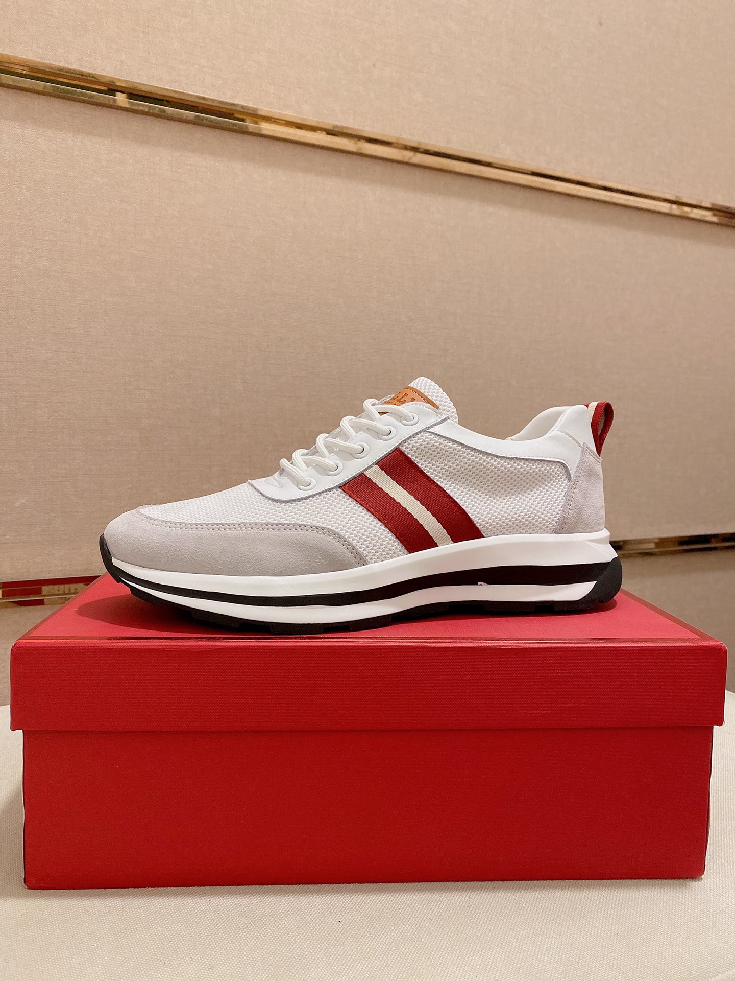 I5 BALLY 巴利官网 鞋面: 进口头层牛皮 内里:进口羊皮内里，。独家原版复刻，原版大底开模 高端定制专柜复刻经得起时间的验证 欢迎对比质量