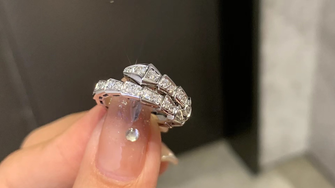 Bvlgari 满钻小裙子 宝格丽蛇戒