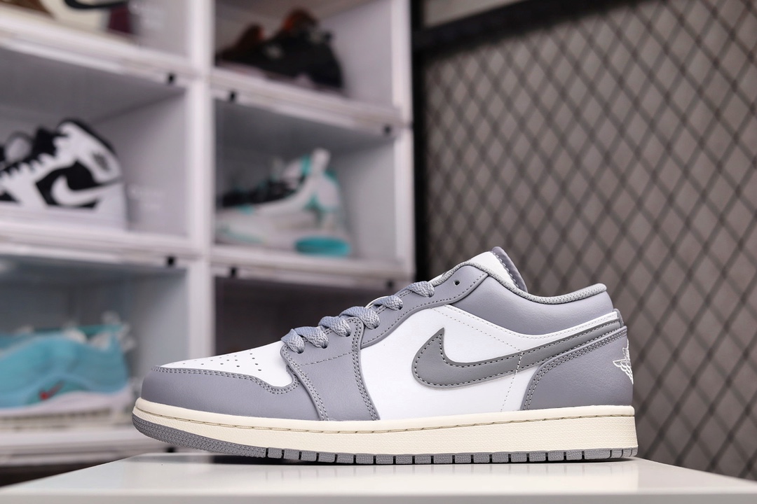 H0 纯原版本 Air Jordan 1 Low 灰白AJ1乔1低帮休闲板鞋 同步官方配色市场唯一独家头层皮打造 原鞋原档案开发 原厂皮料 原档冲孔鞋头 正确满胶鞋垫 四线拉帮 原厂织唛标 鞋舌高弹海绵填充