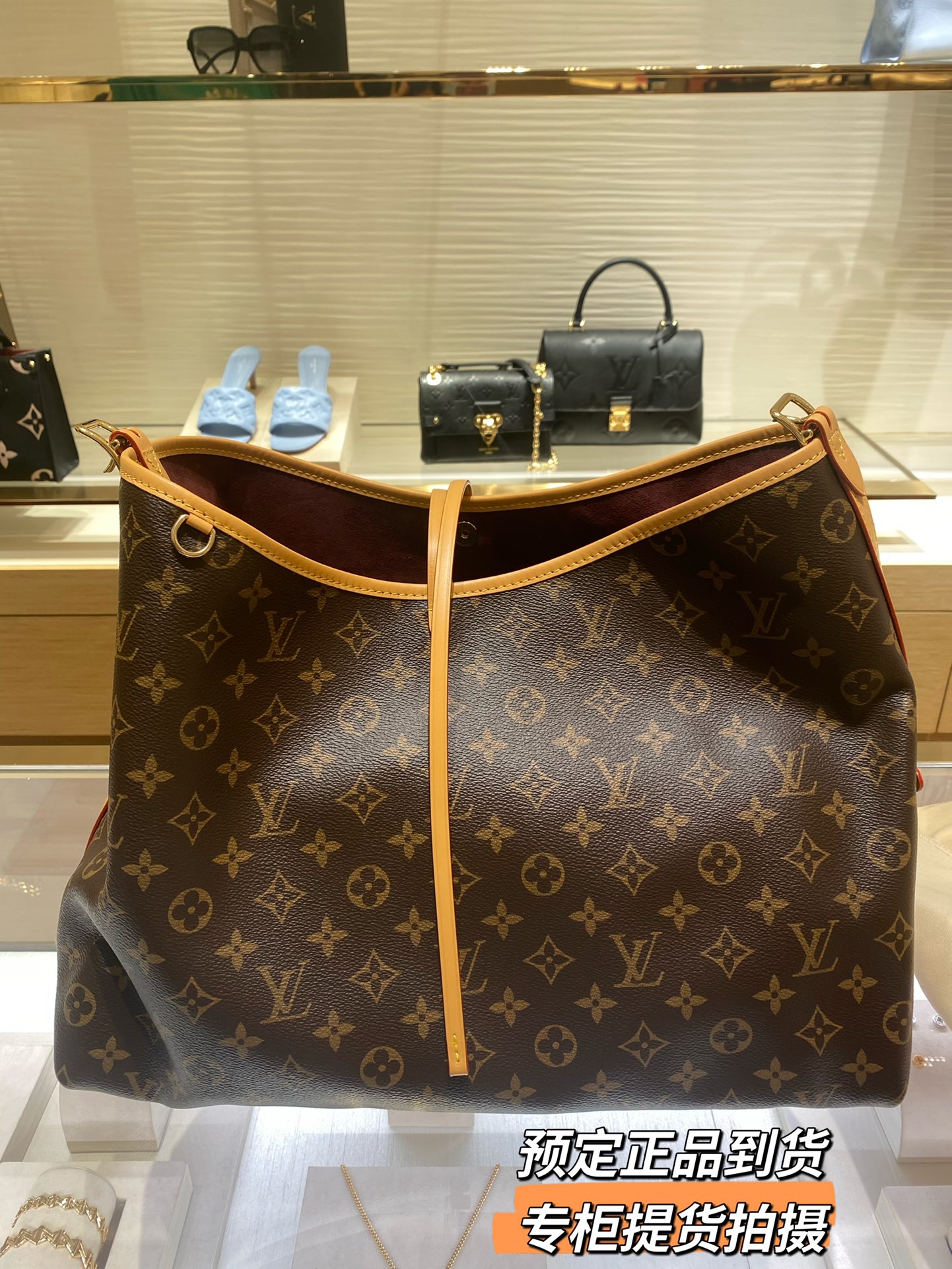 𝐂𝐀𝐑𝐑𝐘𝐀𝐋𝐋 中号#M46197# 预定正品到货‼️
忍不住立马随手来几张，
实物上身真的巨好看，强烈安利入手！