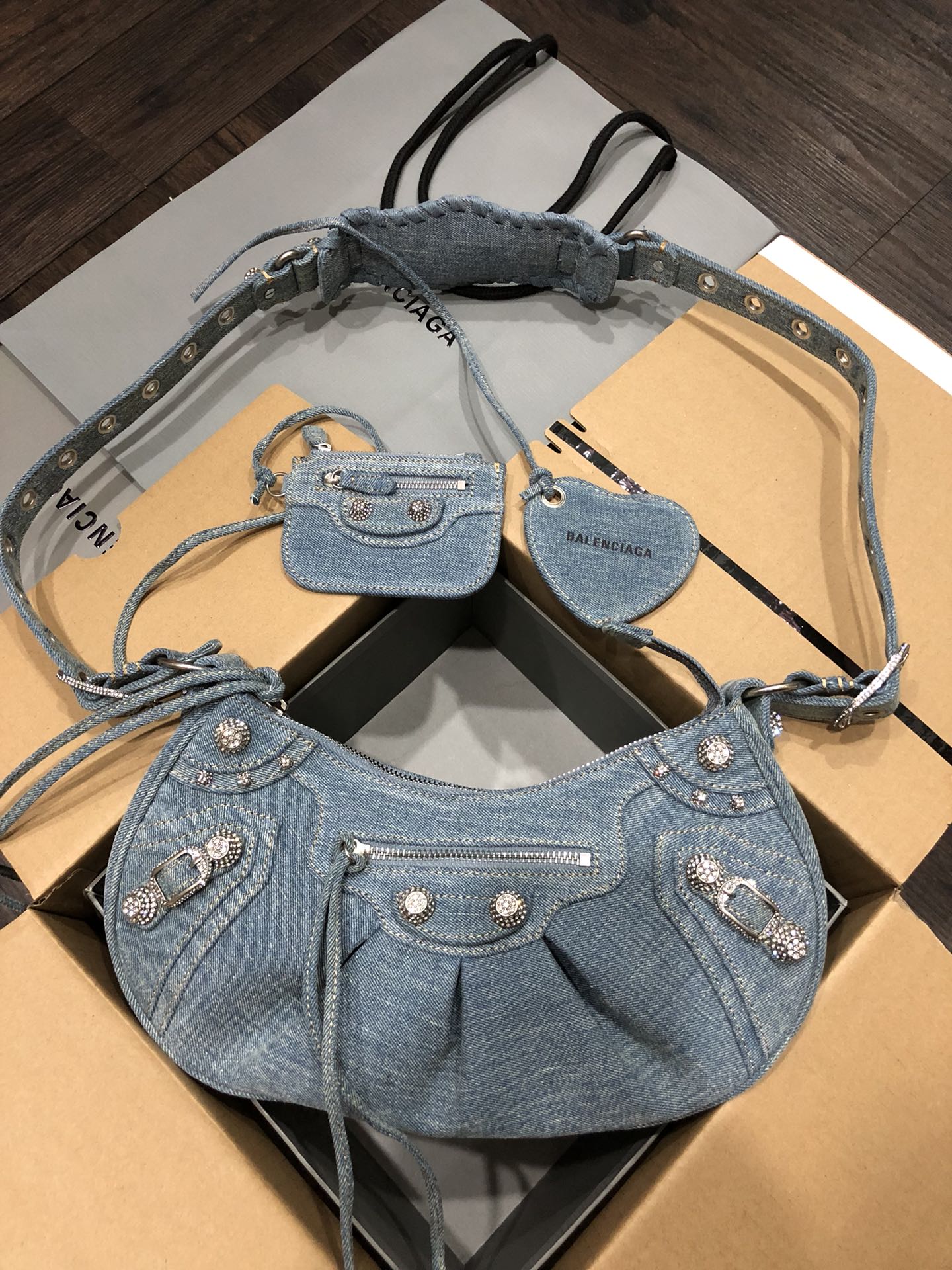 Balenciaga Style Leather Card Holder Lookbook Reference image 1