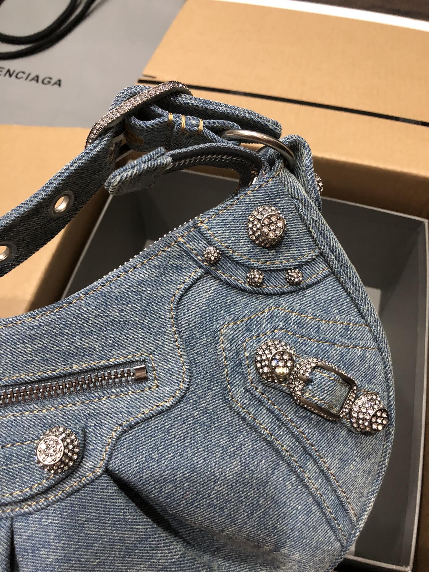 Balenciaga Style Leather Card Holder Lookbook Reference image 2