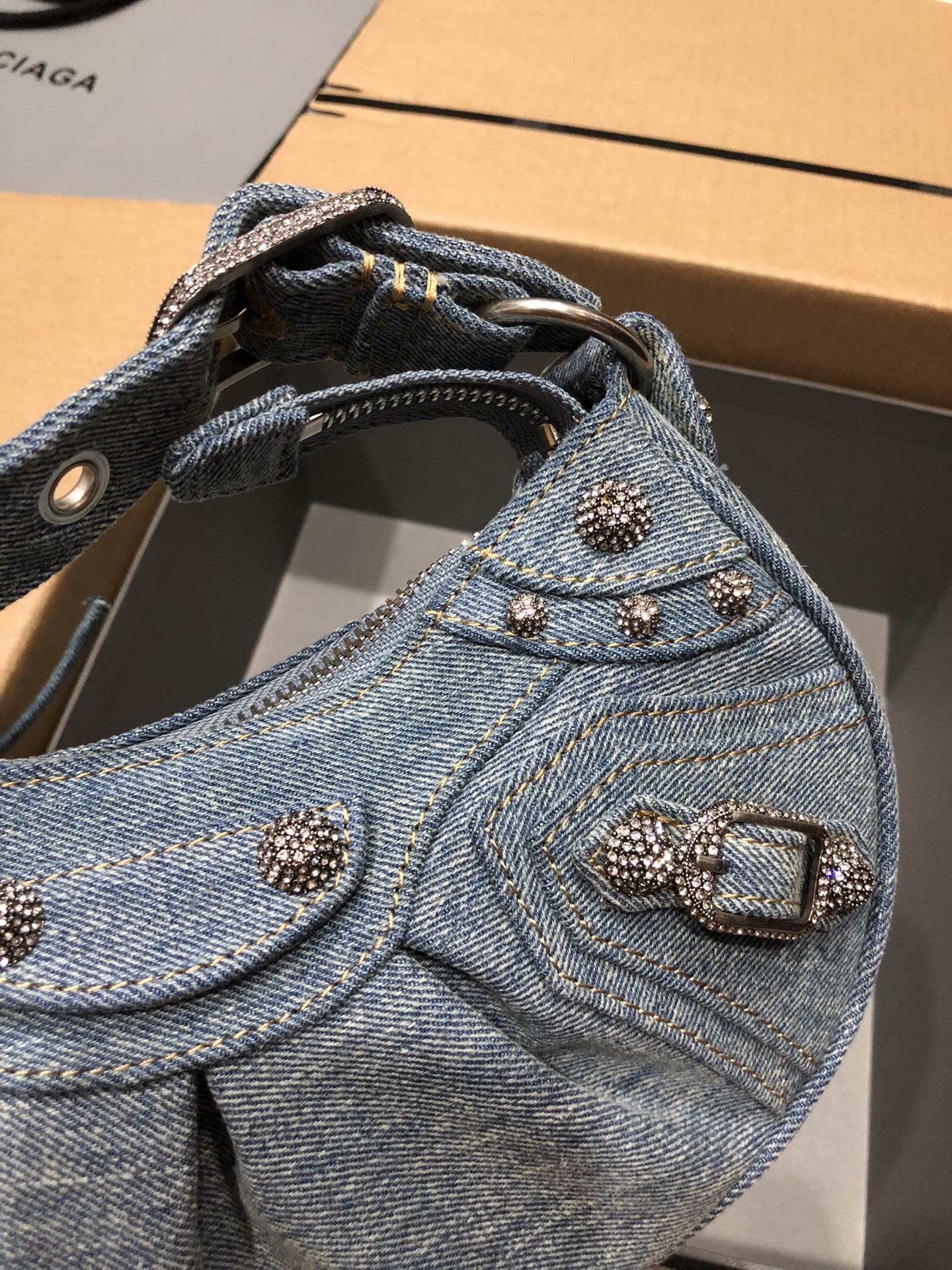 Balenciaga Style Leather Card Holder Lookbook Reference image 2