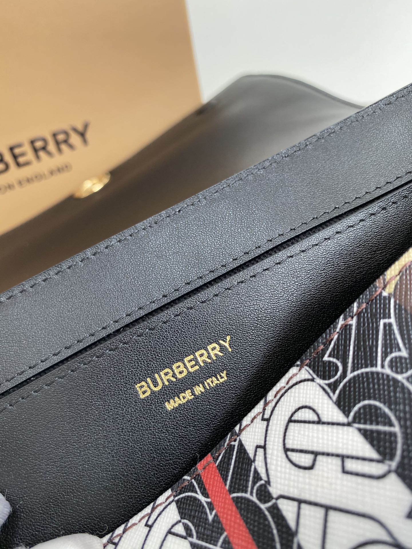 Burberry巴宝莉专属标识条纹环保帆布材质肩背包