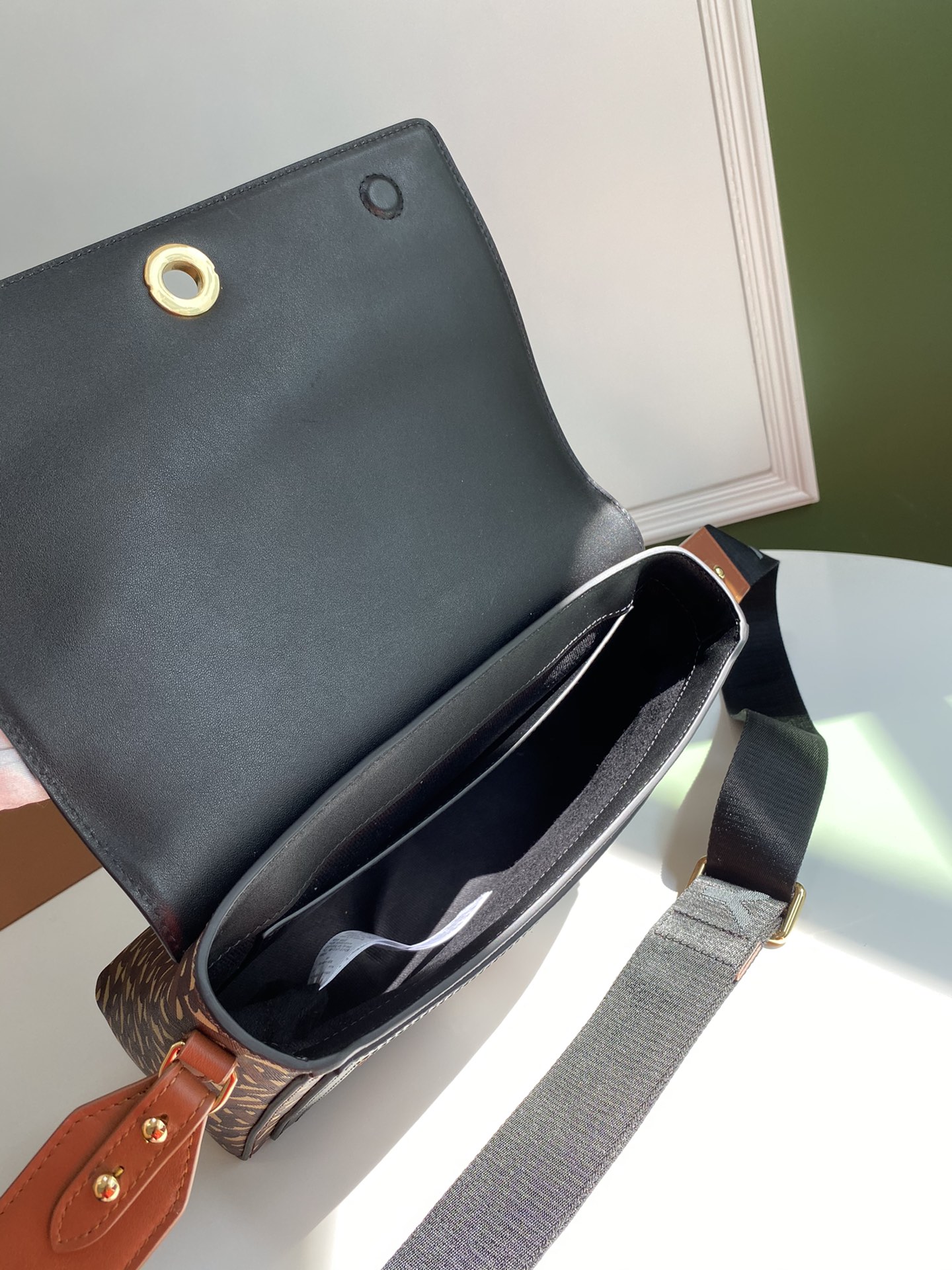 Burberry巴宝莉专属标识条纹环保帆布材质肩背包