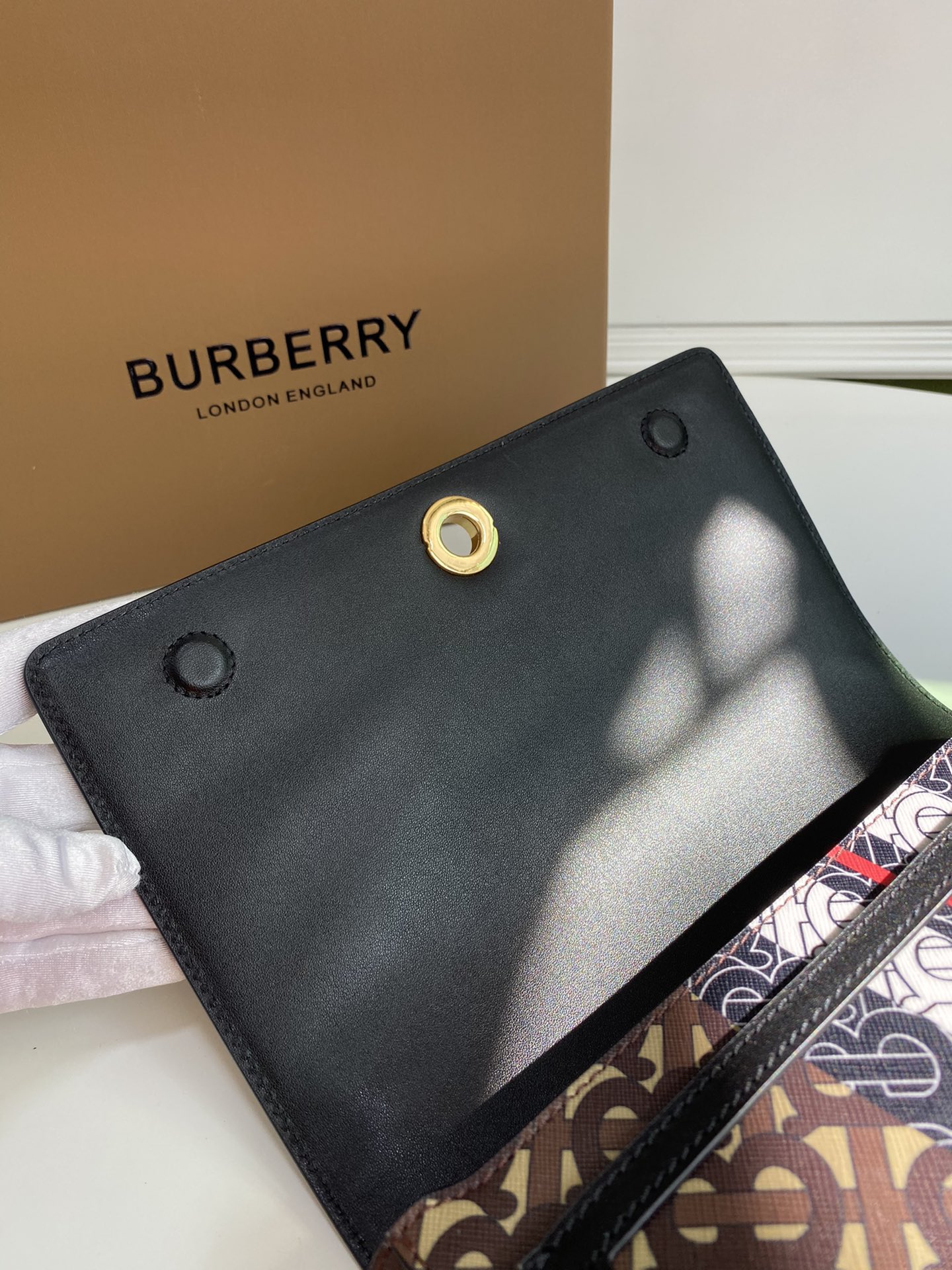 Burberry巴宝莉专属标识条纹环保帆布材质肩背包