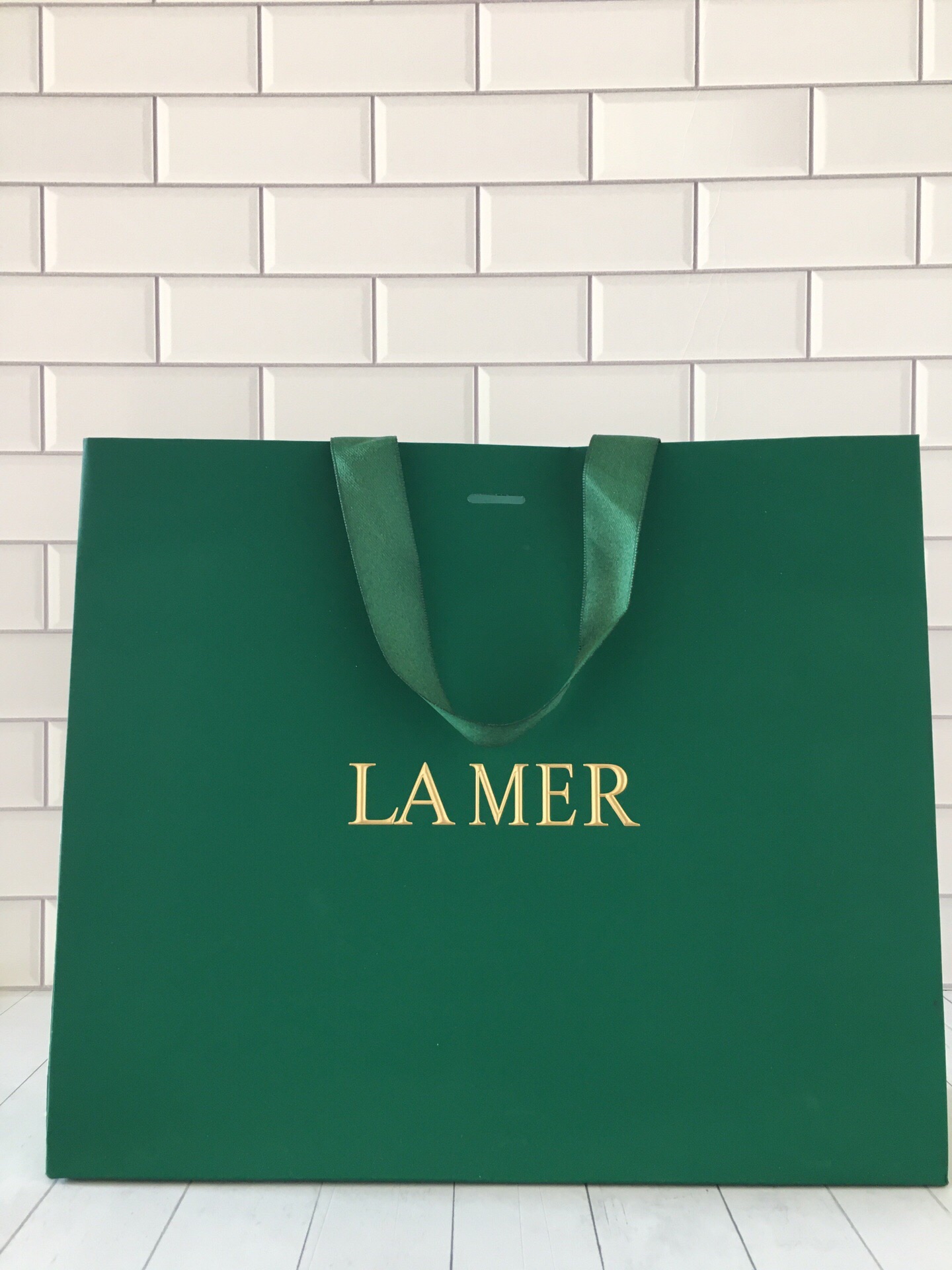 La Mer Cabinet Gift Box, Six-Piece Set, Essence, Cream, Cleanser, and More 8 i1659162399 5720 4