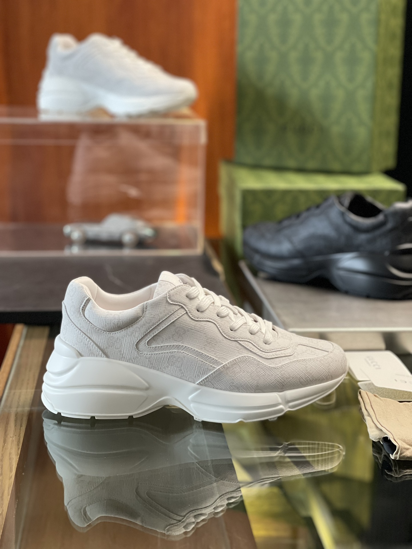 NO:272204,Gucci Rhyton sneakers. Dad shoes size; 35~45 raw leather material cowhide 