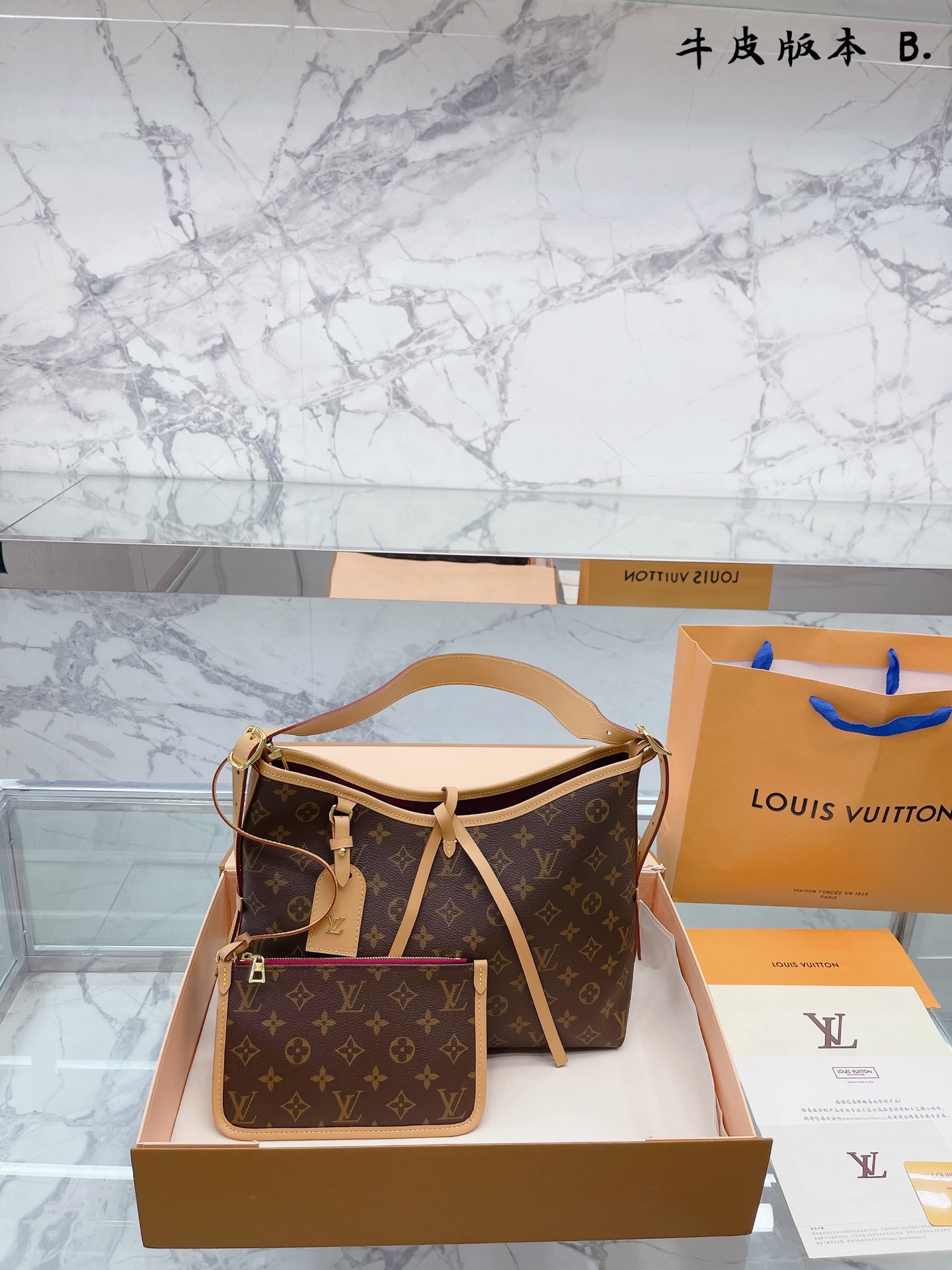 J5 牛皮版本 路易威登 Louis Vuitton 路易威登 LV  Carryall通勤包颜值实用 路易威登 Louis Vuitton 路易威登 LV  路易威登Iv 路易威登louisvuitton路易威登carryall Carryall |v7月，可斜挎、单肩。容量保证，敞口磁铁吸内扣取放平板小电脑非常方便，设计比neverfull小巧、肩带够宽不那么勒;比graceful俏皮，上身完全;是驴家通勤包款颜值担当@ 尺寸 30 26cm