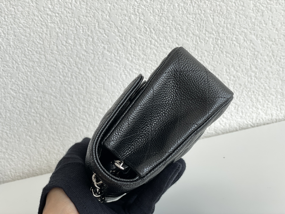 💰300法国🇫🇷高端定制品 Chane1 Classic Flap Bag A01116演绎了Chane1的经典，高雅、简约、精美！专柜同步更新 最新版本 ZP完美版型复刻 Medium Size: 20cm