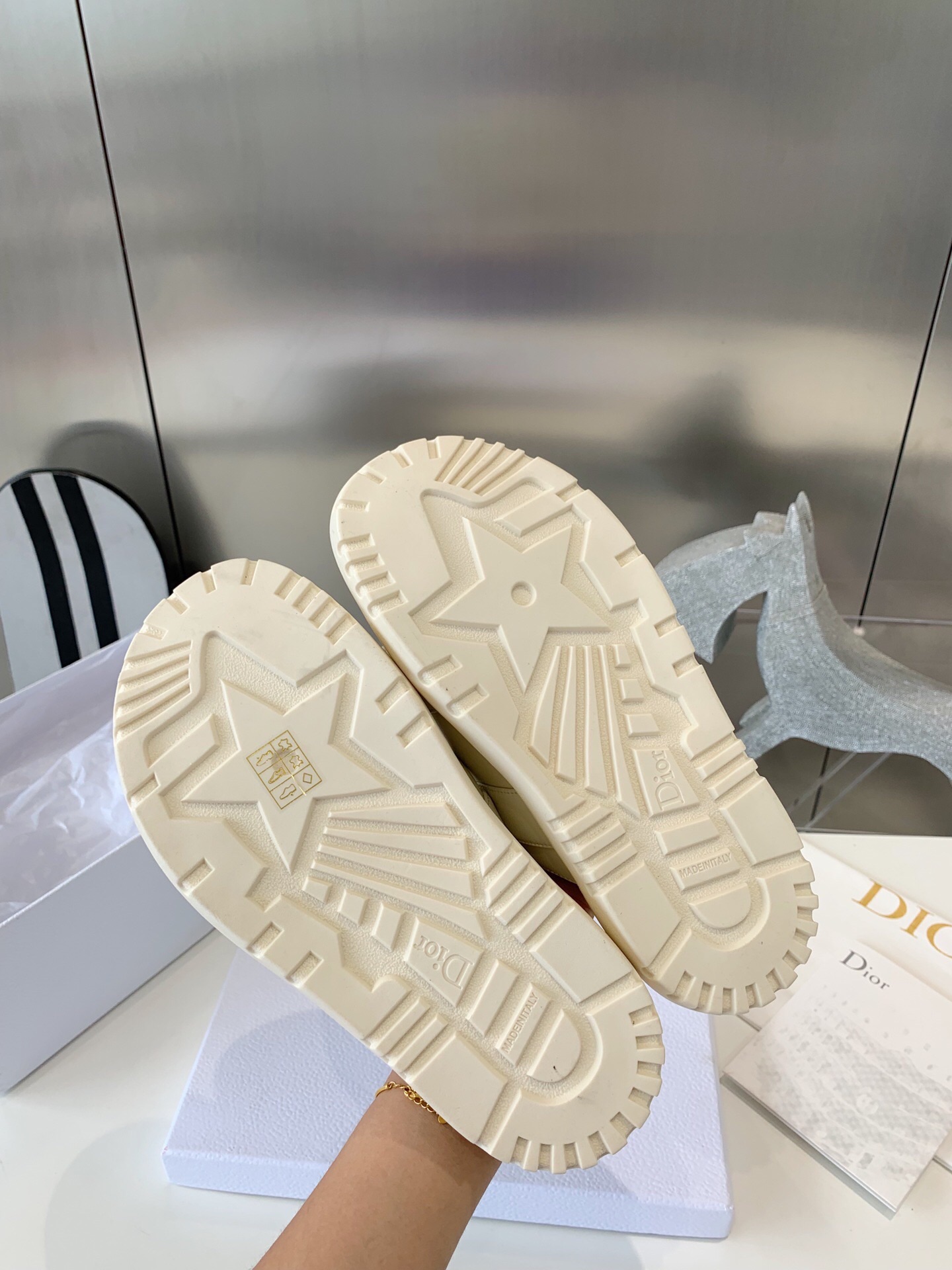 Dior迪奥全新拖鞋系列！纯色系！豹