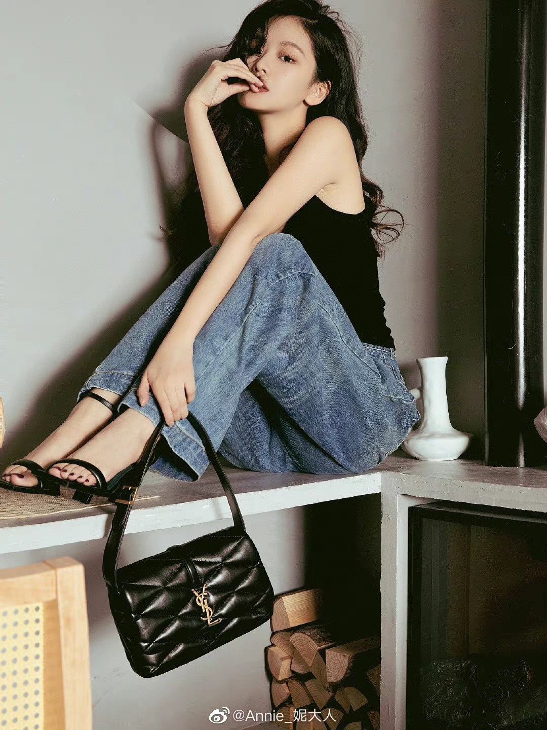 NO:388297,Compared with the previous LE5A7 underarm bag, it has better privacy. The inner body has a large capacity and can put down daily personal belongings. Saint Laurent, saint laurent19860909相比之前的LE5A7腋下包会有更好的私密性包身内侧容量大,可放下日常随身物品.,圣罗兰,saint laurent,Bag