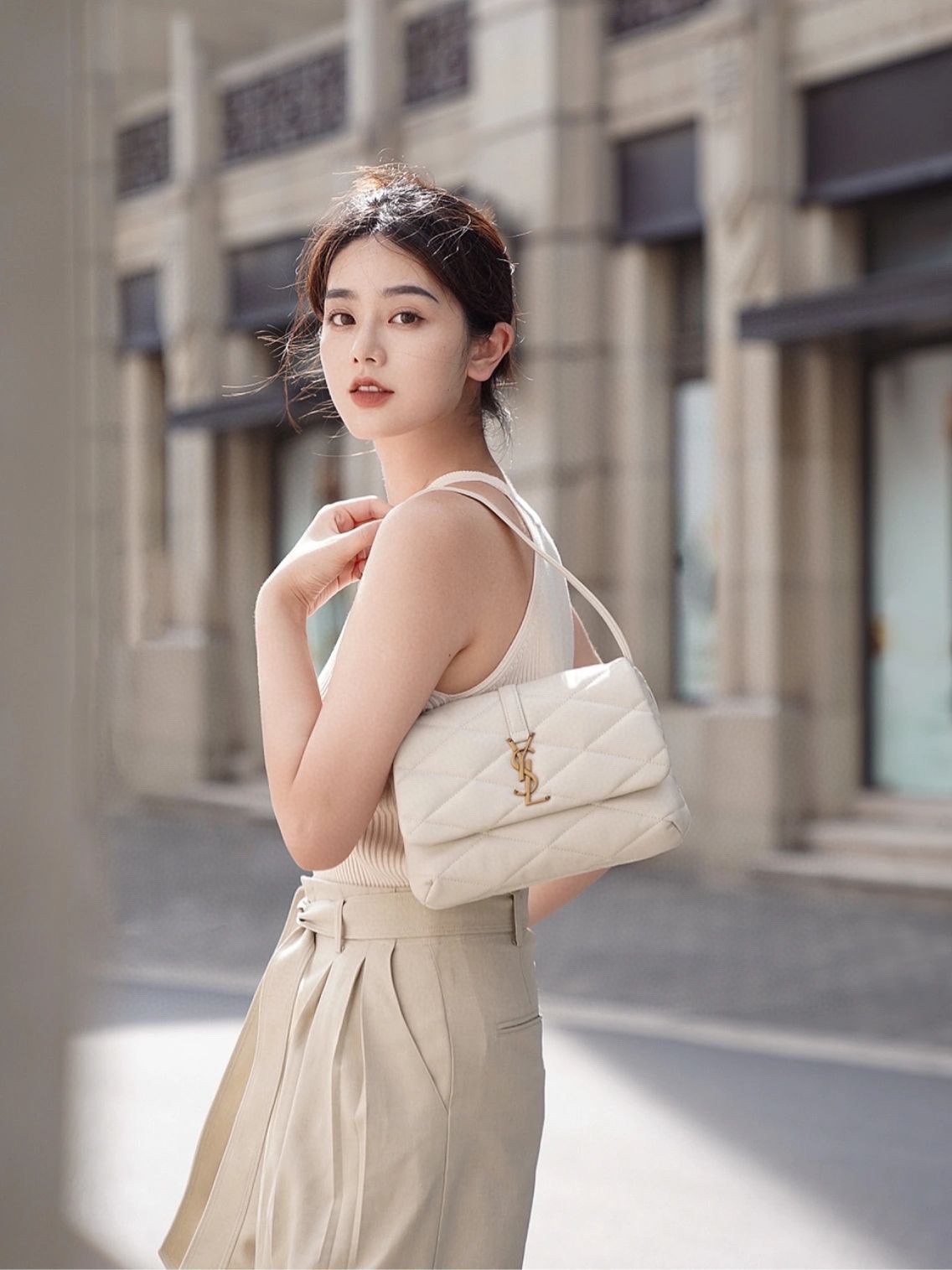 NO:388300,White is fresher and gentler~ This white is slightly warmer, not particularly white, it feels like you can still see a unique personality and attitude! Saint Laurent, saint laurent19860909白色则更加清新、温柔一些~ 这个白是稍稍带有些暖色调的, 不是特别正的雪白, 感觉依旧能看到独特的个性与态度!,圣罗兰,saint laurent,Bag