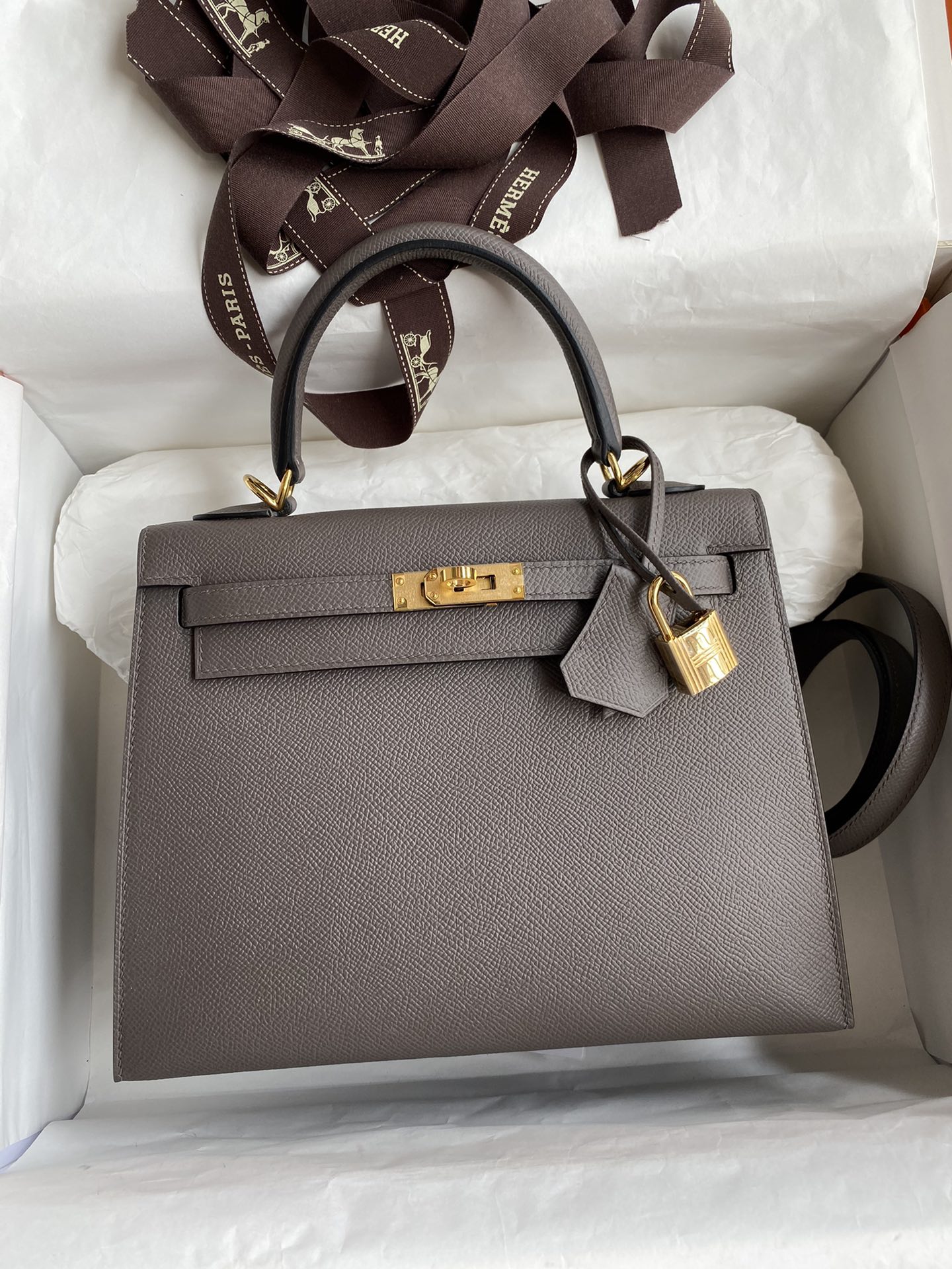 Hermès Kelly 25/28/32cm, cuero Epsom importado de fábrica original [gris peltre], hebillas doradas y plateadas, sincron…